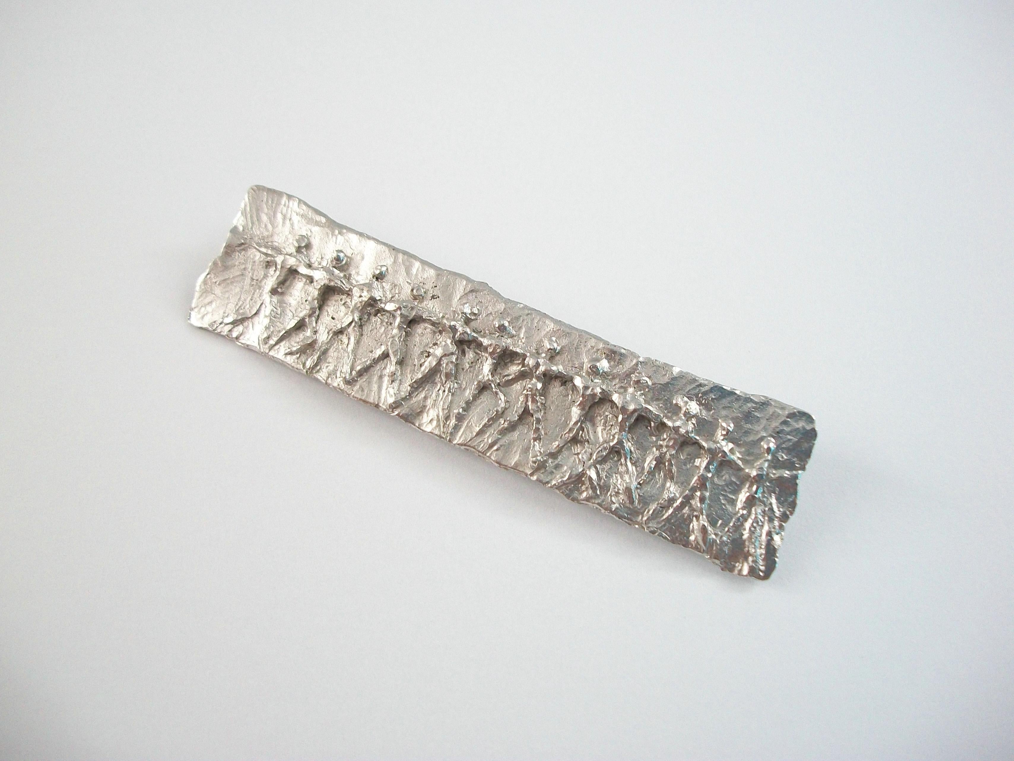 Modernist Figurative Silver Bar Brooch - Germany - Mid 20th Century In Good Condition For Sale In Chatham, CA