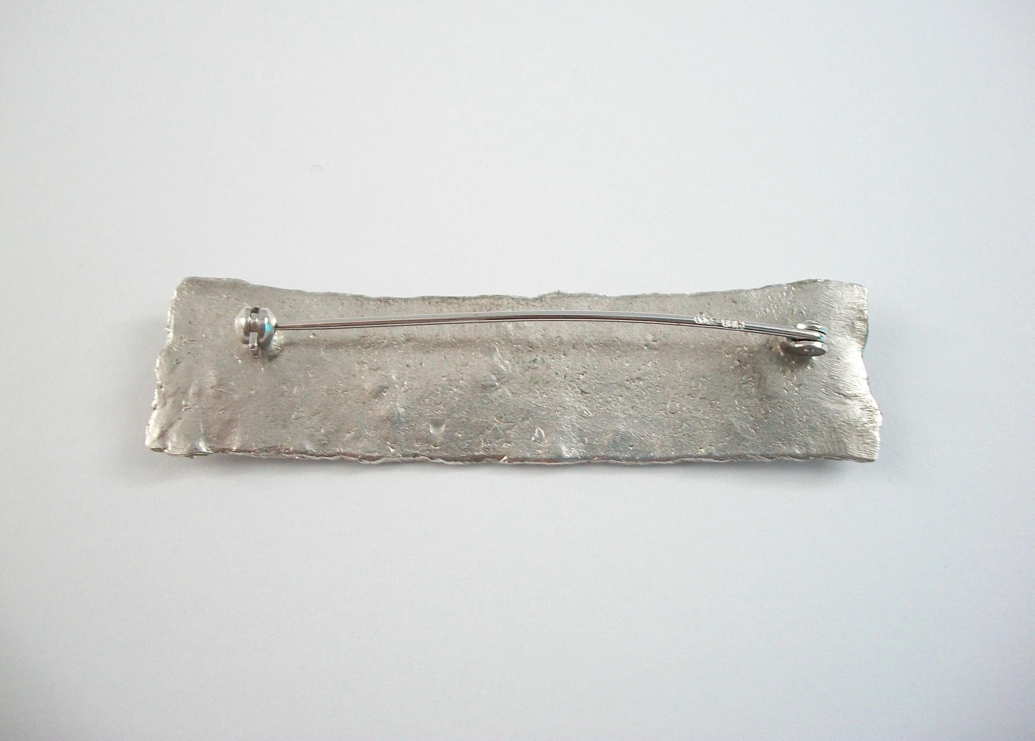 Women's or Men's Modernist Figurative Silver Bar Brooch - Germany - Mid 20th Century For Sale