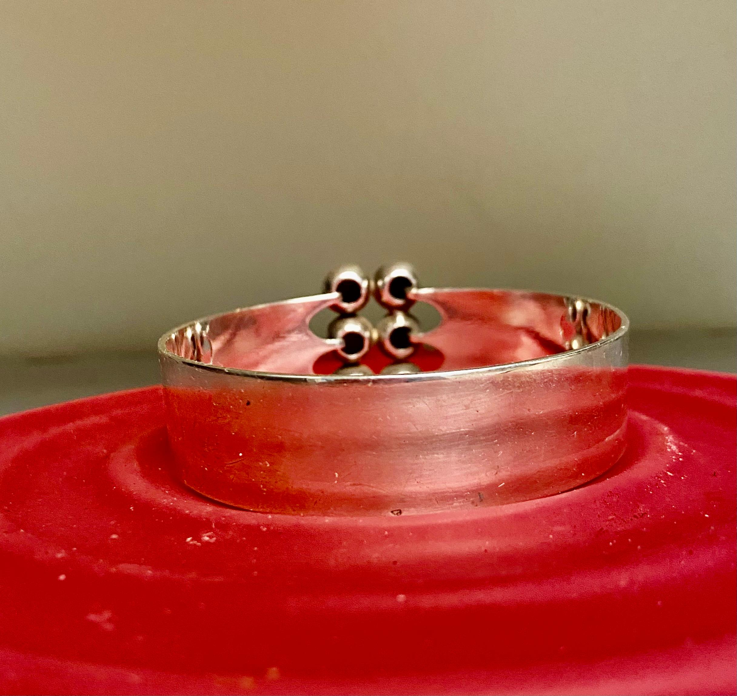 Bracciale modernista finlandese in argento sterling In condizioni ottime in vendita a Stamford, CT