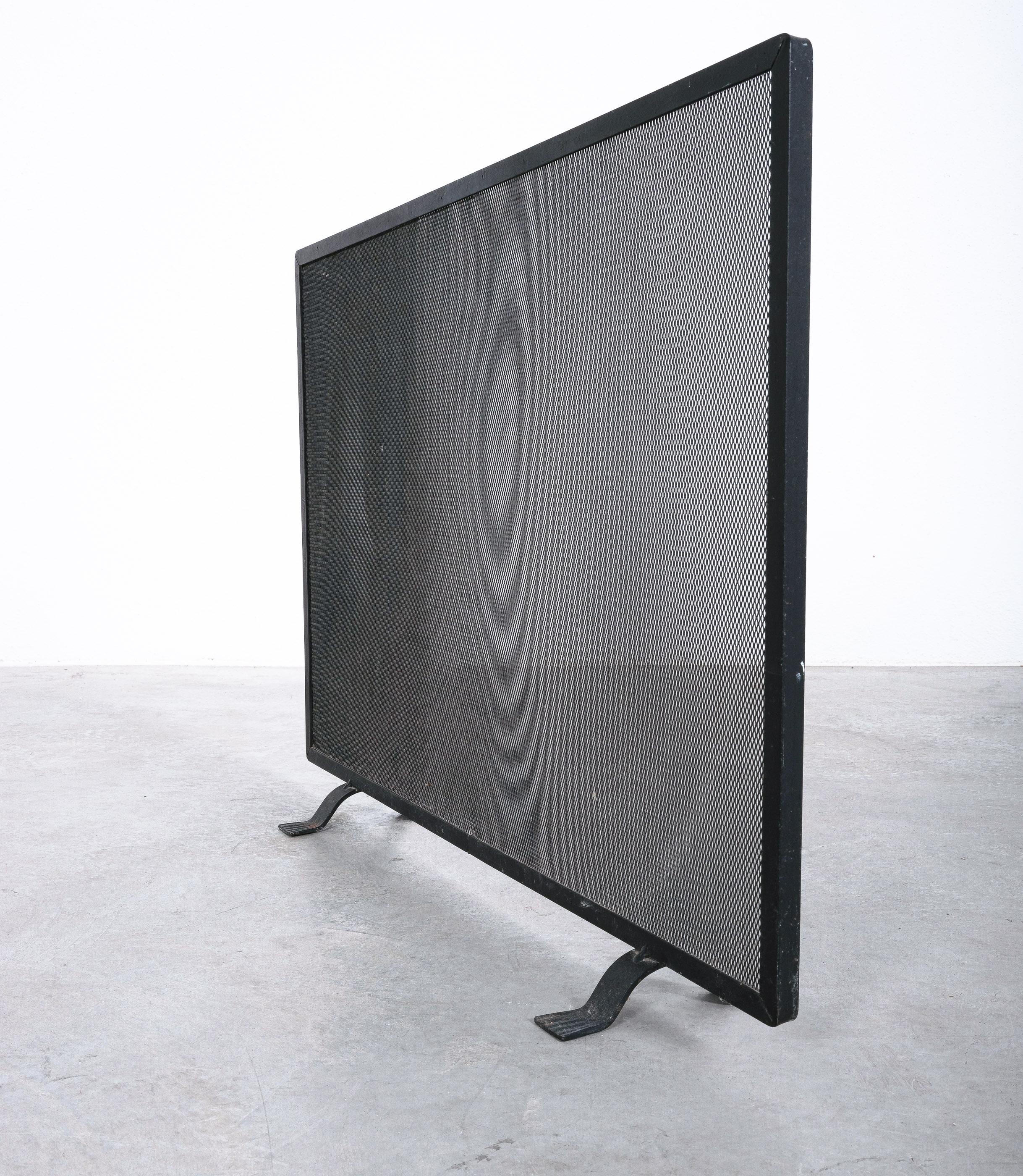 Modernist Fire Screen from Iron, France, circa 1960 In Good Condition In Vienna, AT