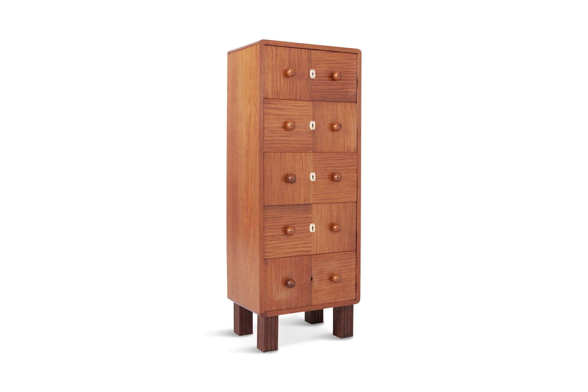 Exceptional drawer chest in Bubinga veneer, has a wonderful floating presence by it's modern palmwood feet?. 

European, 1950s??

Measure: W 51 x D 39 x H 130 cm.