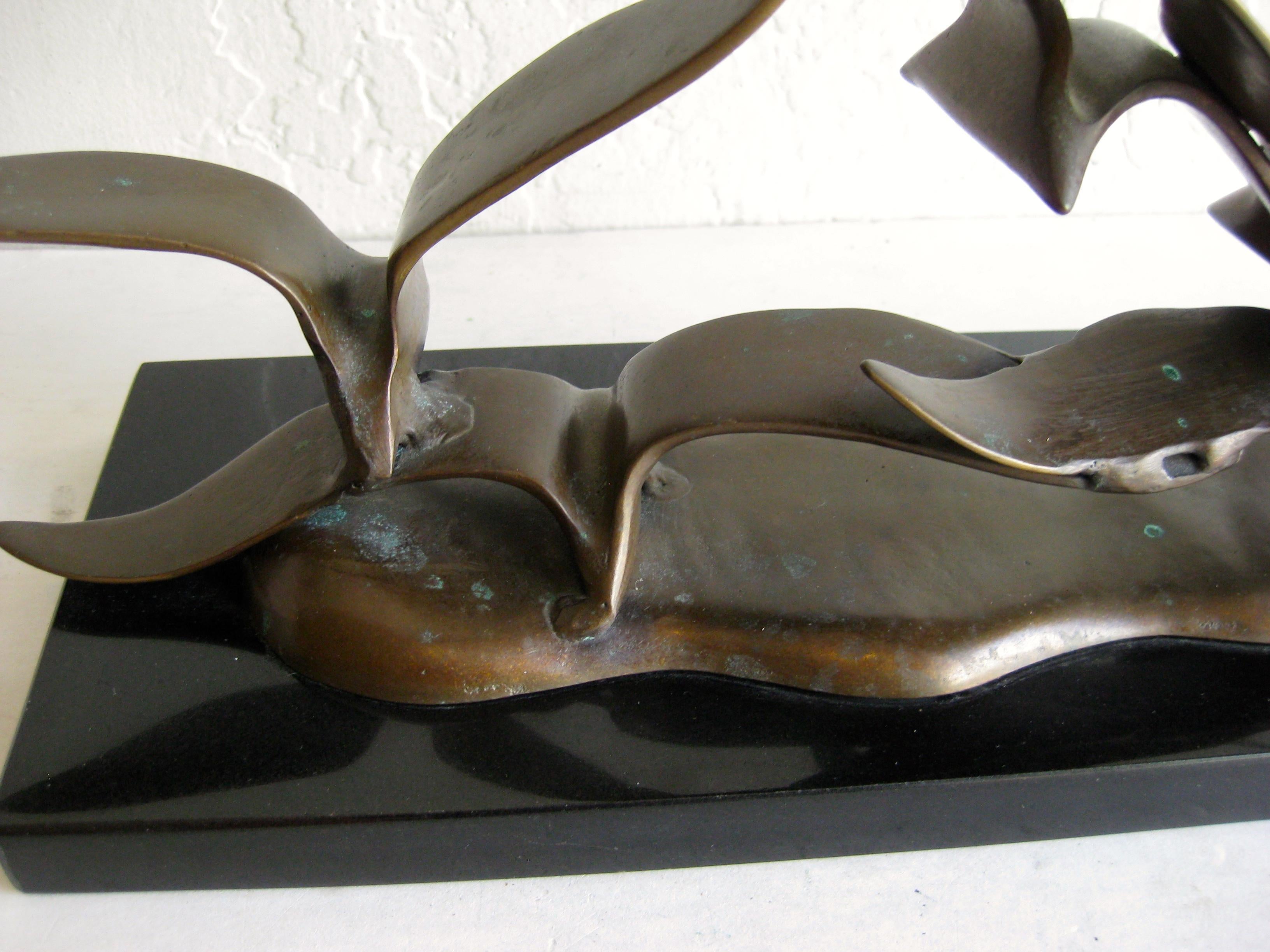 Scultura modernista di gabbiani in volo in bronzo su marmo Curtis Jere Era in vendita 8