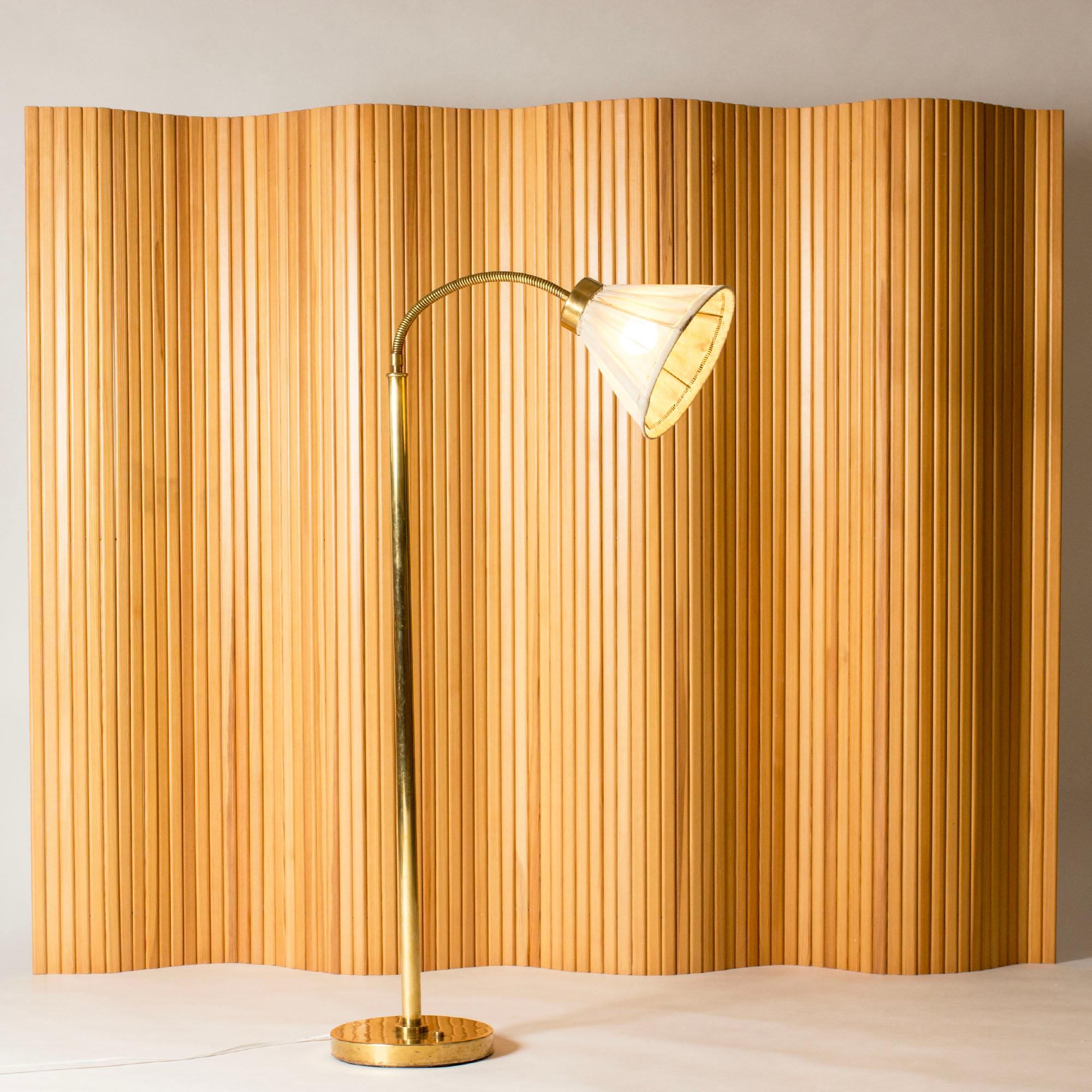 Modernistische Stehlampe, von Josef Frank, Svenskt Tenn, Schweden, 1950er Jahre (Messing) im Angebot