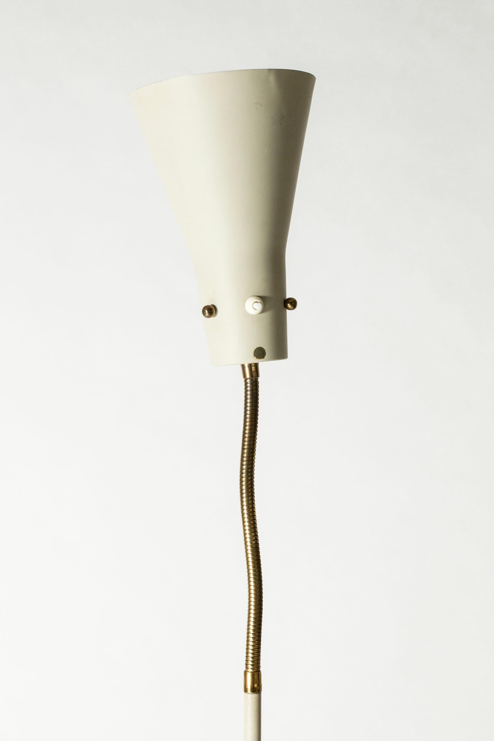 Modernistische Stehlampe der Moderne, von Lisa Johansson-Pape, ASEA, Schweden, 1950er Jahre (Messing) im Angebot
