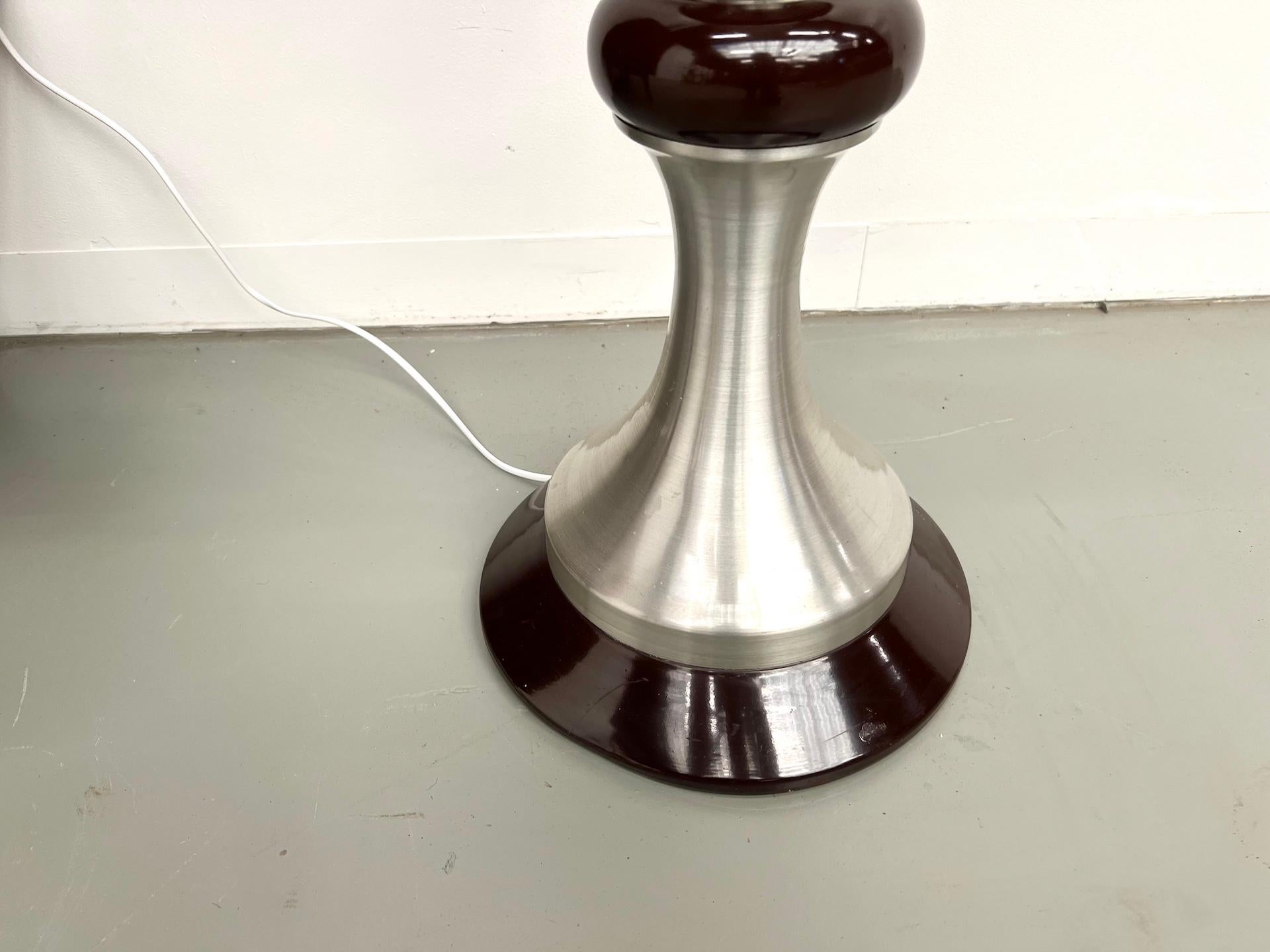 Lampada da terra modernista degli anni '70 in alluminio spazzolato in vendita 9