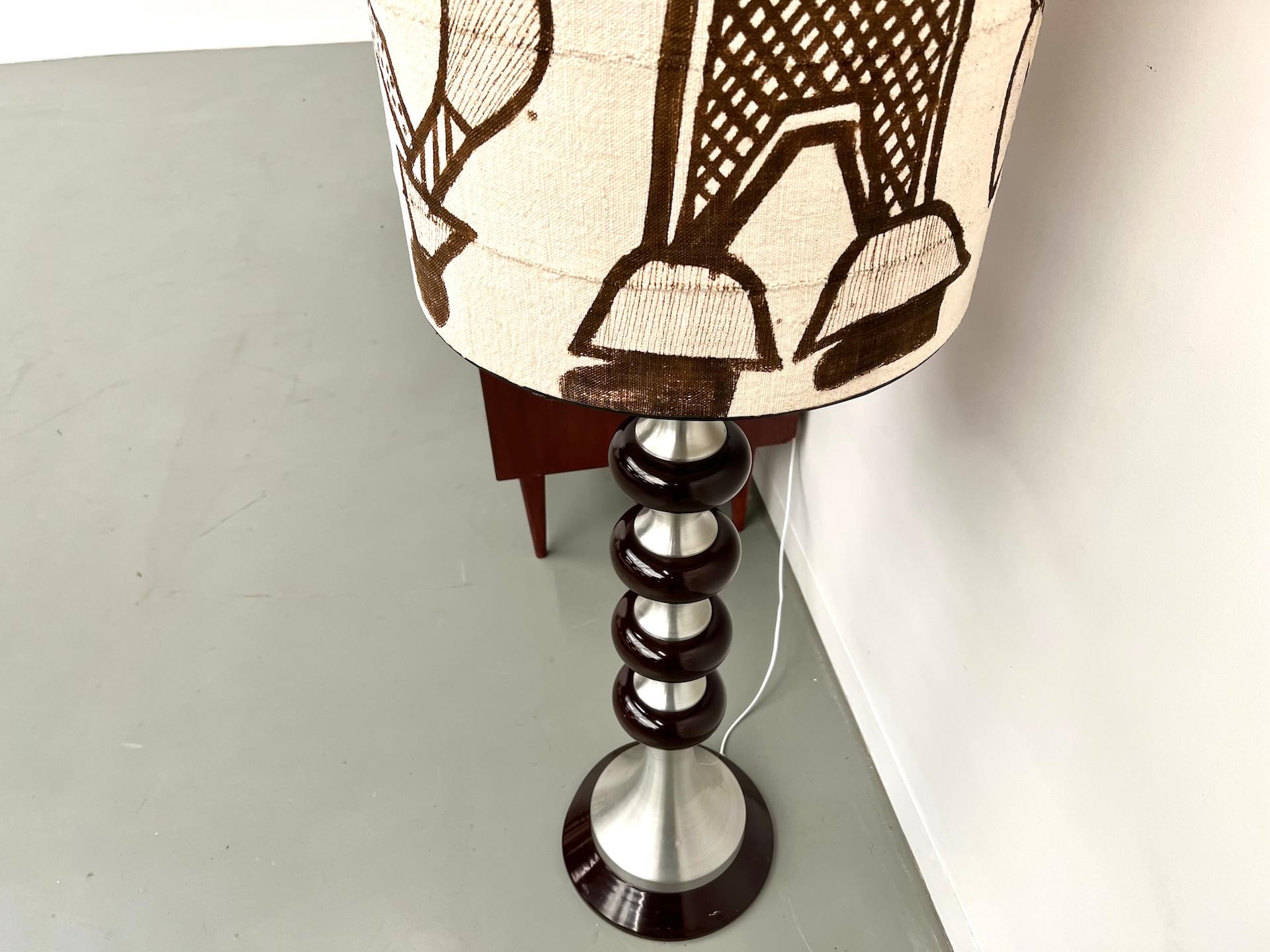 Lampada da terra modernista degli anni '70 in alluminio spazzolato In condizioni buone in vendita a LYON, FR