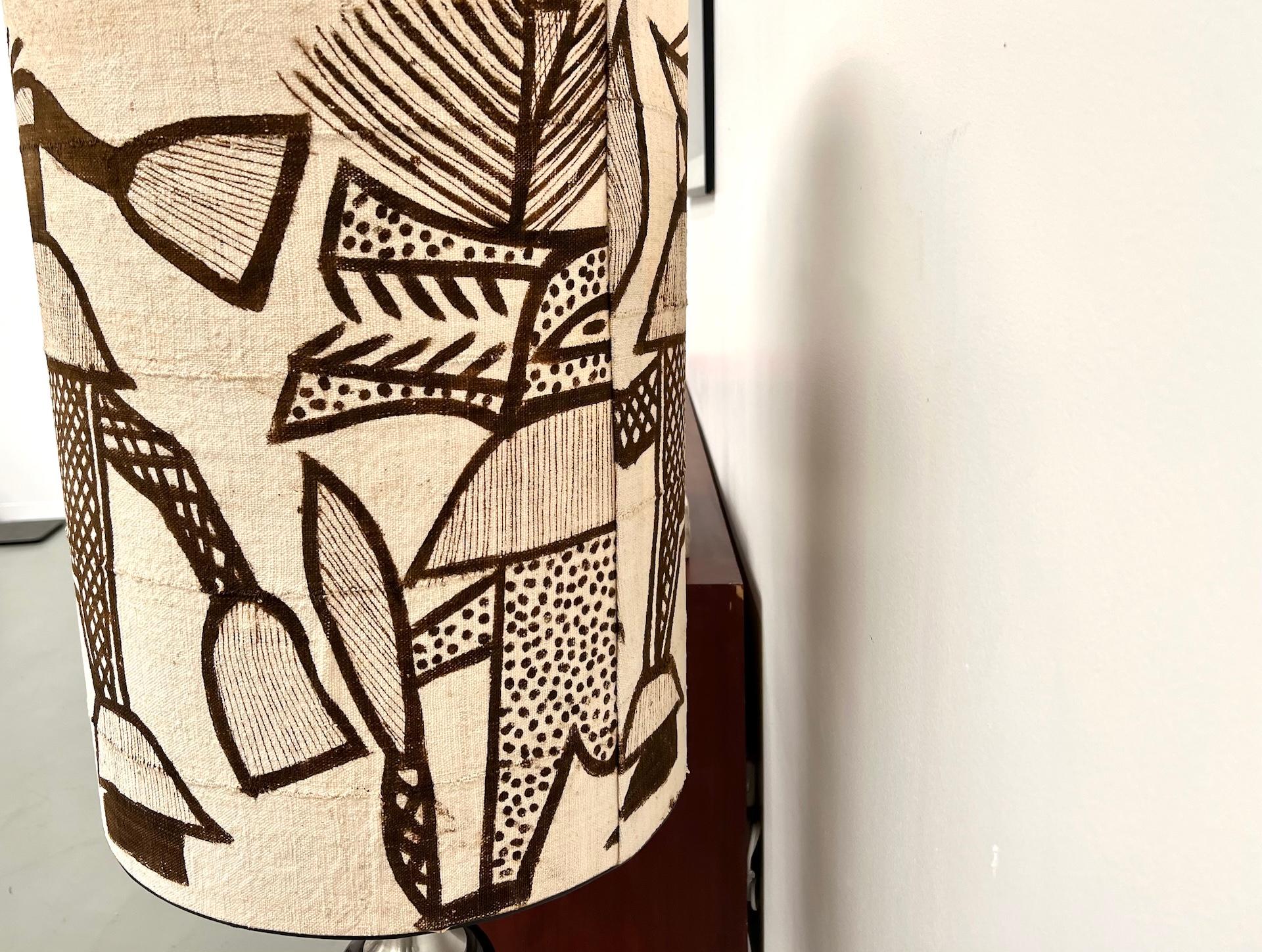 Lampada da terra modernista degli anni '70 in alluminio spazzolato in vendita 1