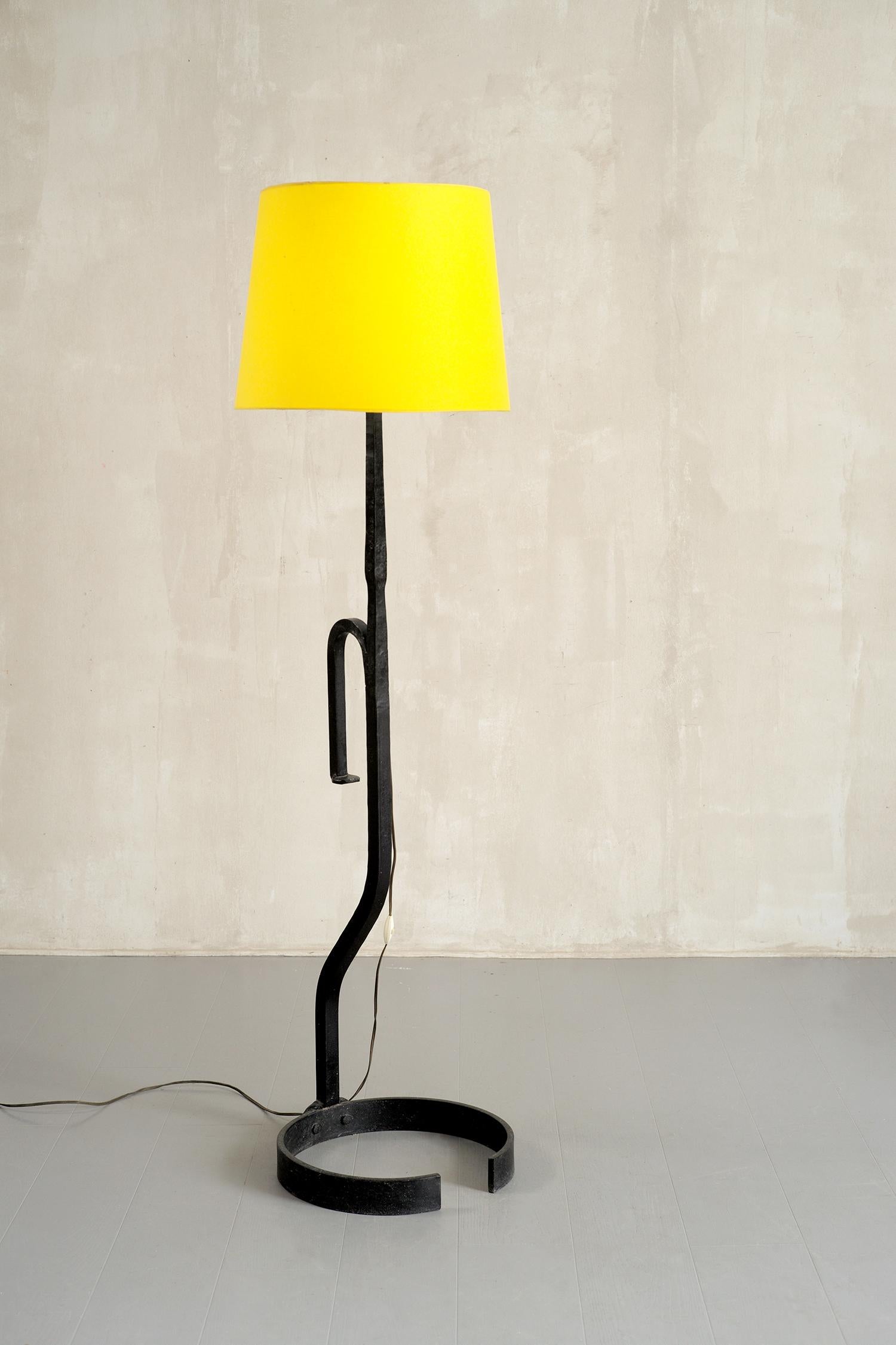 Modernist Floor Lamp in Wrought Iron, France, 1960 For Sale 1