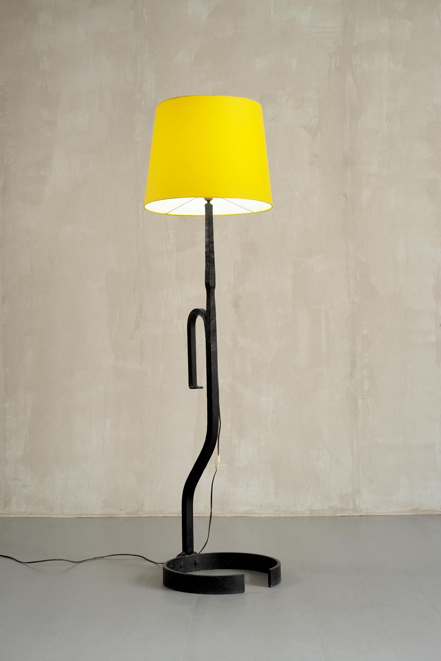 Modernist Floor Lamp in Wrought Iron, France, 1960 For Sale 3