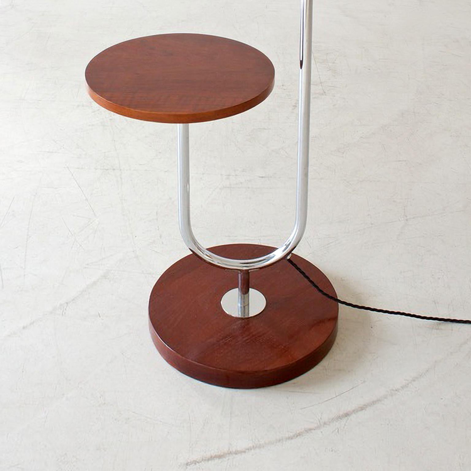 Modernist Floor Lamp With Integrated Table, Nickel Plated Metal, Stained Wood In Good Condition For Sale In Berlin, DE