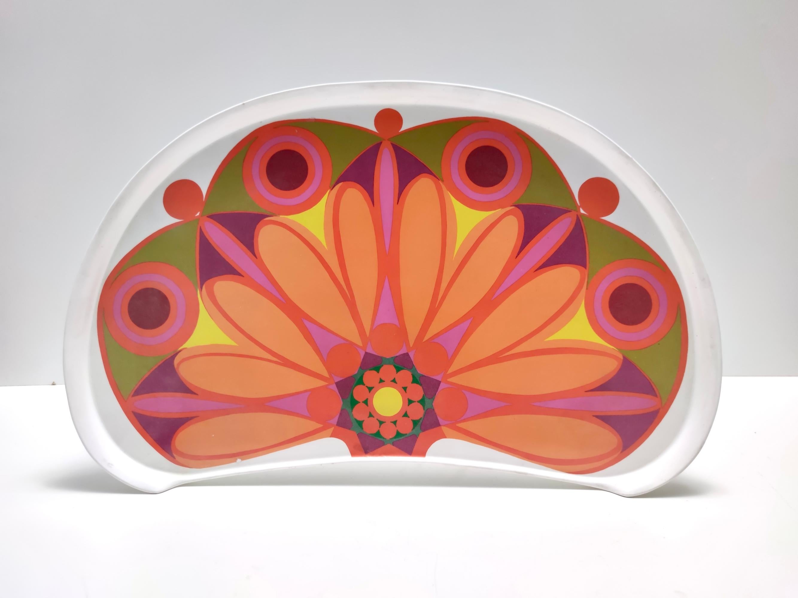 Modernistisches bohnenförmiges Kunststoff-Betttablett mit Blumen, Italien im Angebot 1