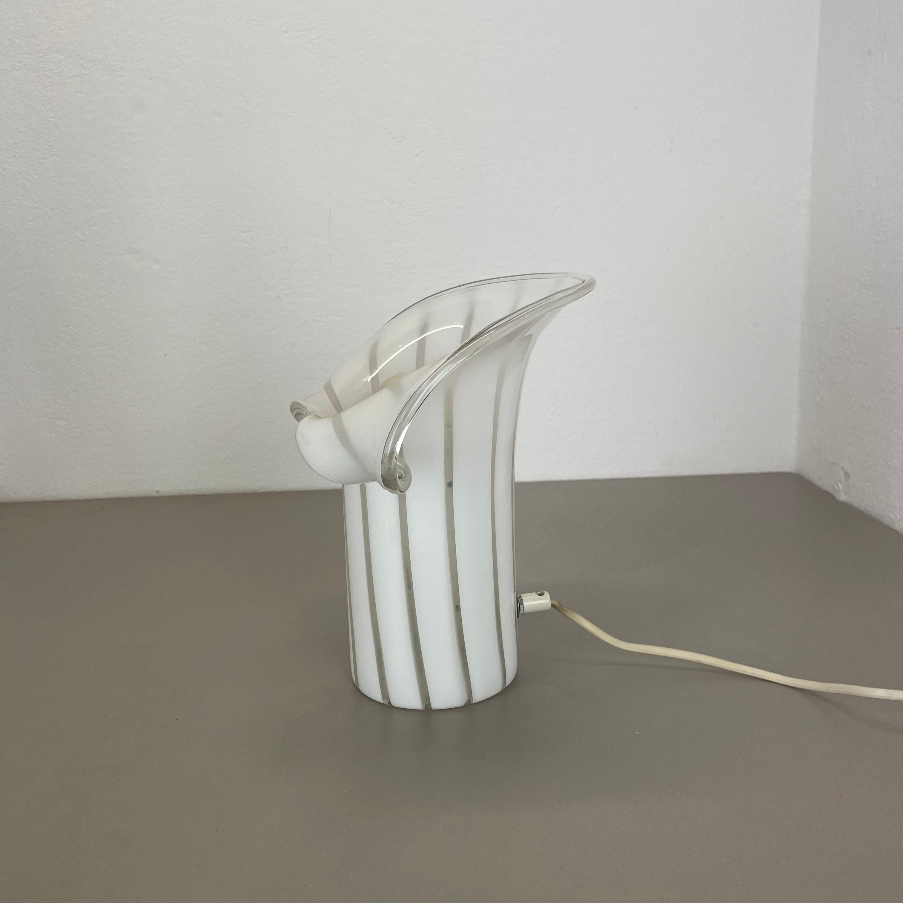 Modernist floral Murano glass table light in style of GINO VISTOSI, Italy 1970s For Sale 3