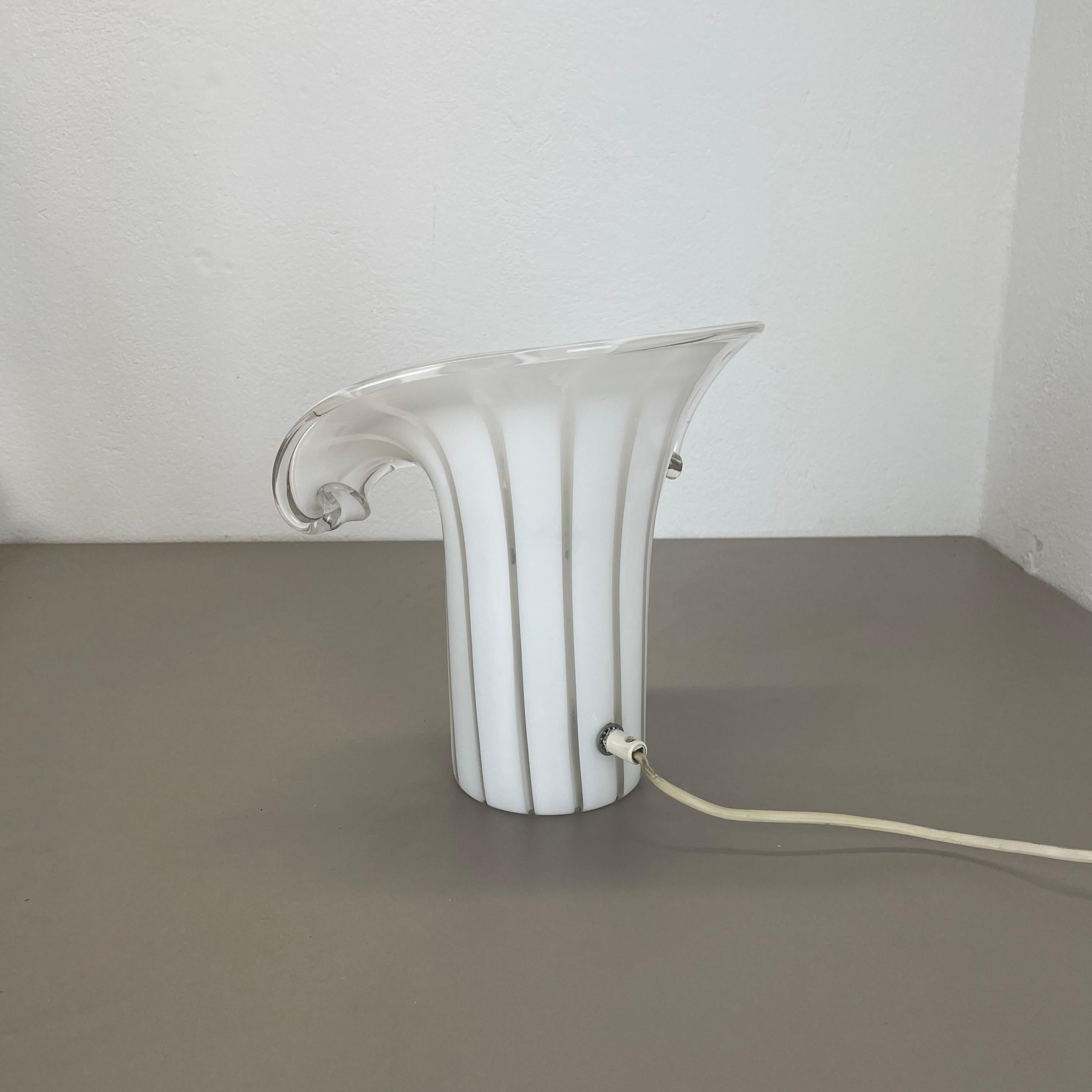 Modernist floral Murano glass table light in style of GINO VISTOSI, Italy 1970s For Sale 4