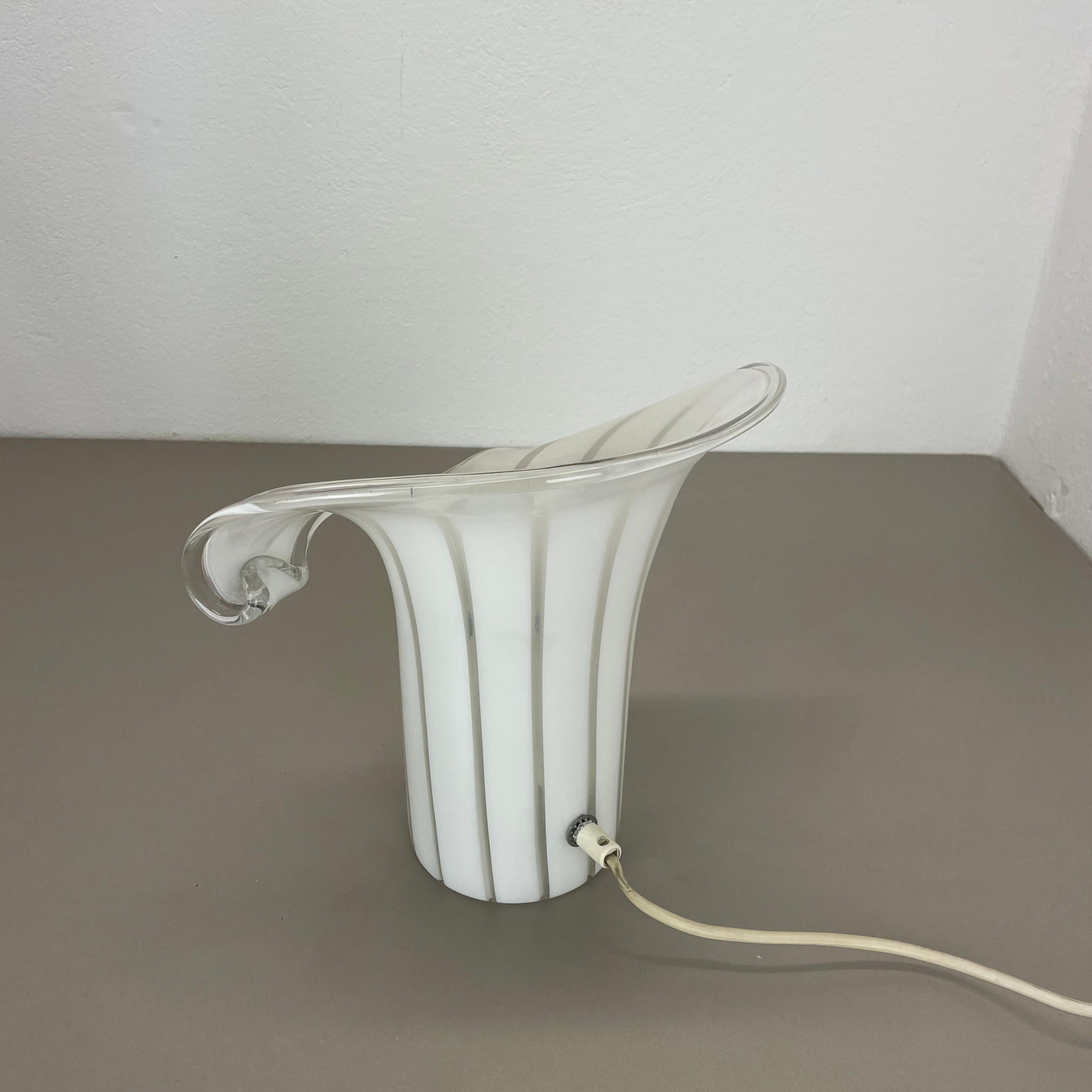 Modernist floral Murano glass table light in style of GINO VISTOSI, Italy 1970s For Sale 5