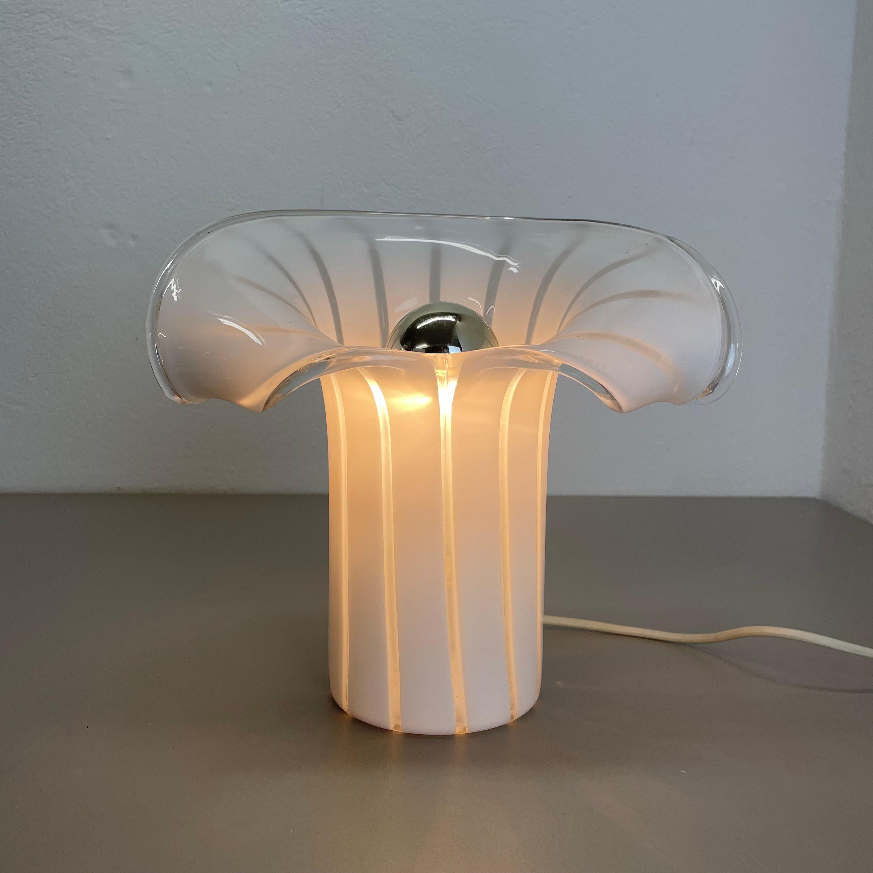 Modernist floral Murano glass table light in style of GINO VISTOSI, Italy 1970s For Sale 9