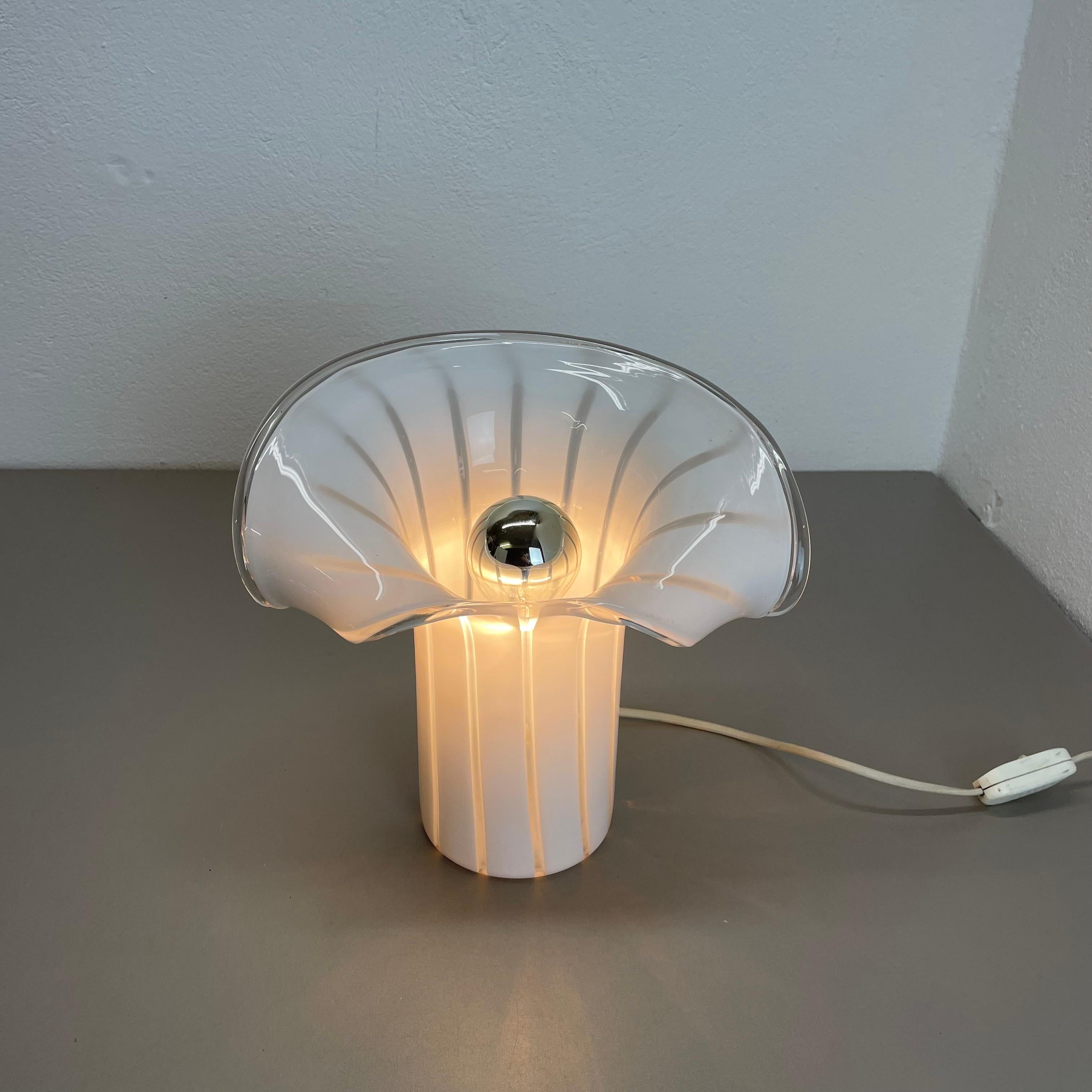 Modernist floral Murano glass table light in style of GINO VISTOSI, Italy 1970s For Sale 10
