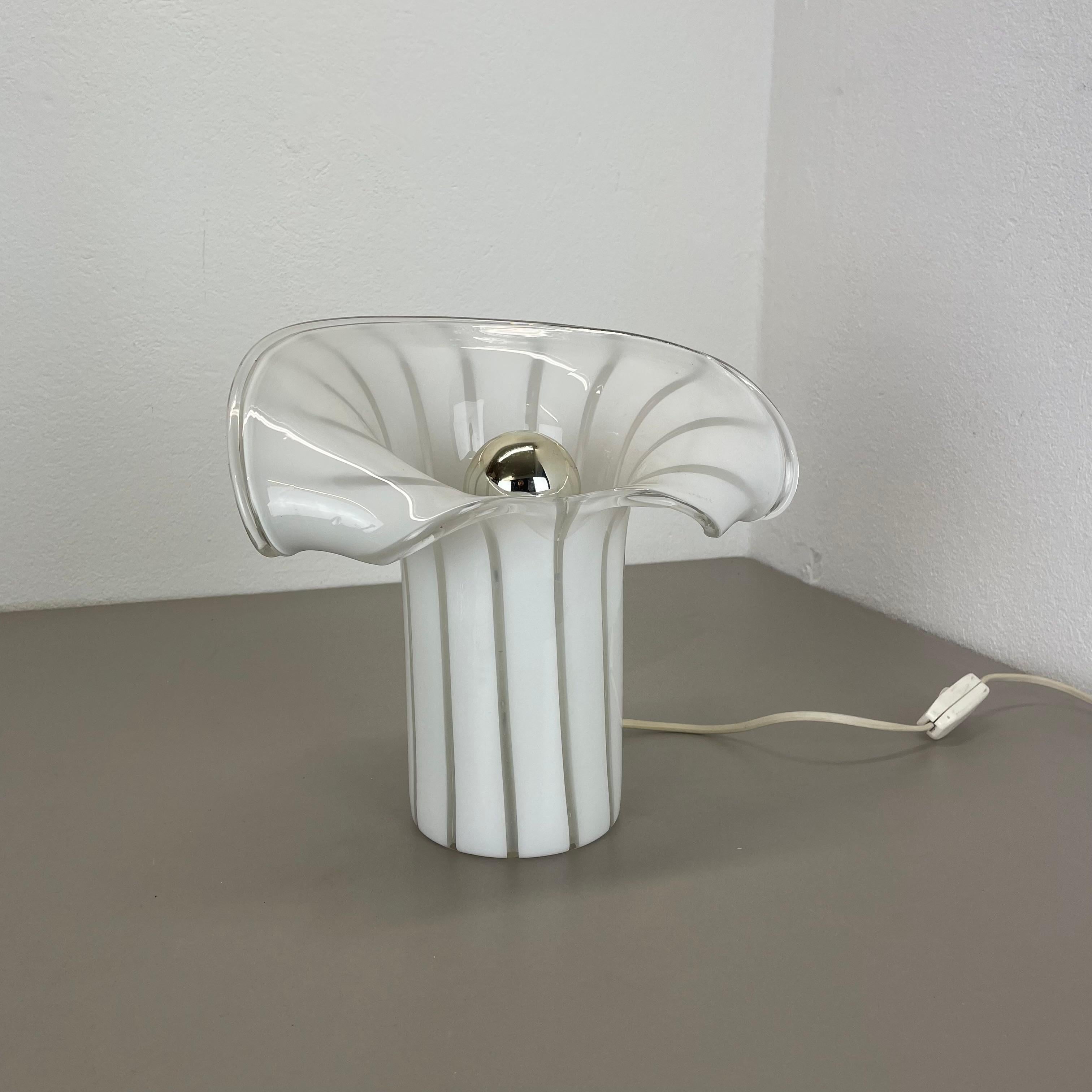 Mid-Century Modern Modernist floral Murano glass table light in style of GINO VISTOSI, Italy 1970s For Sale