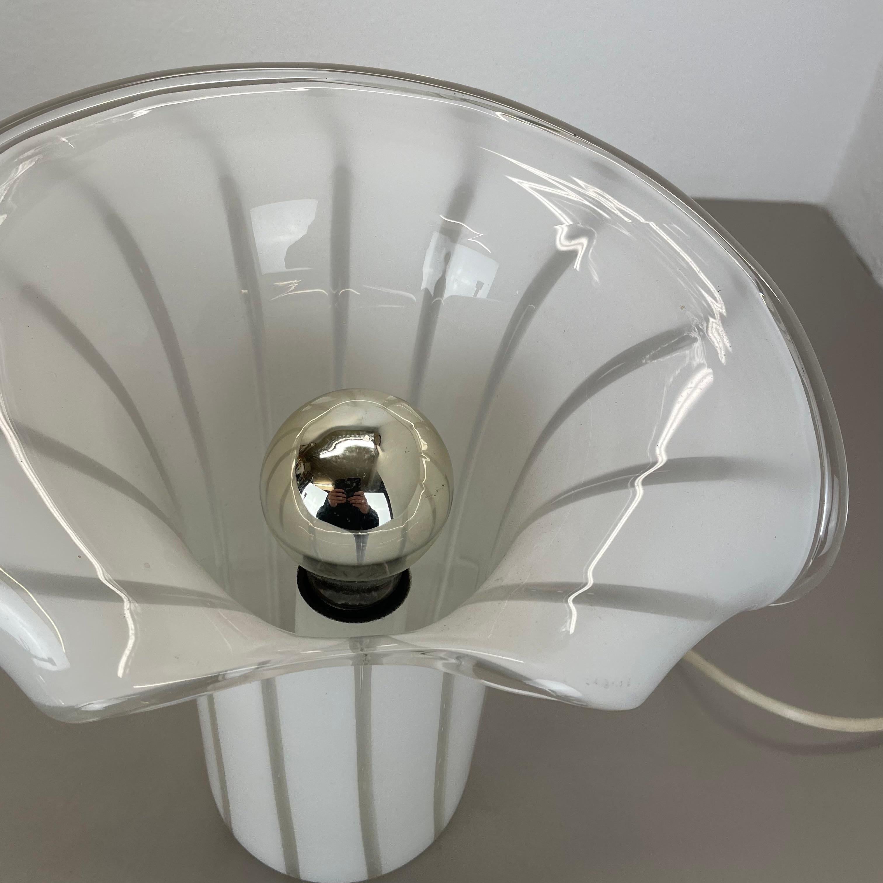 20th Century Modernist floral Murano glass table light in style of GINO VISTOSI, Italy 1970s For Sale