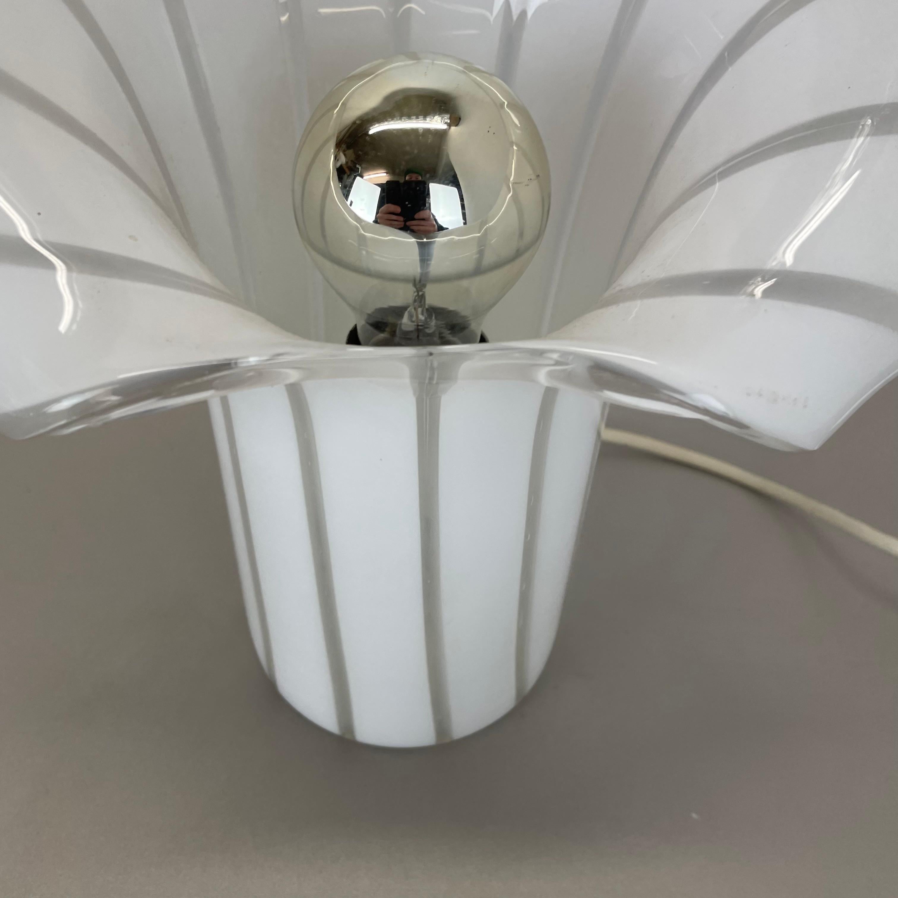 Modernist floral Murano glass table light in style of GINO VISTOSI, Italy 1970s For Sale 1
