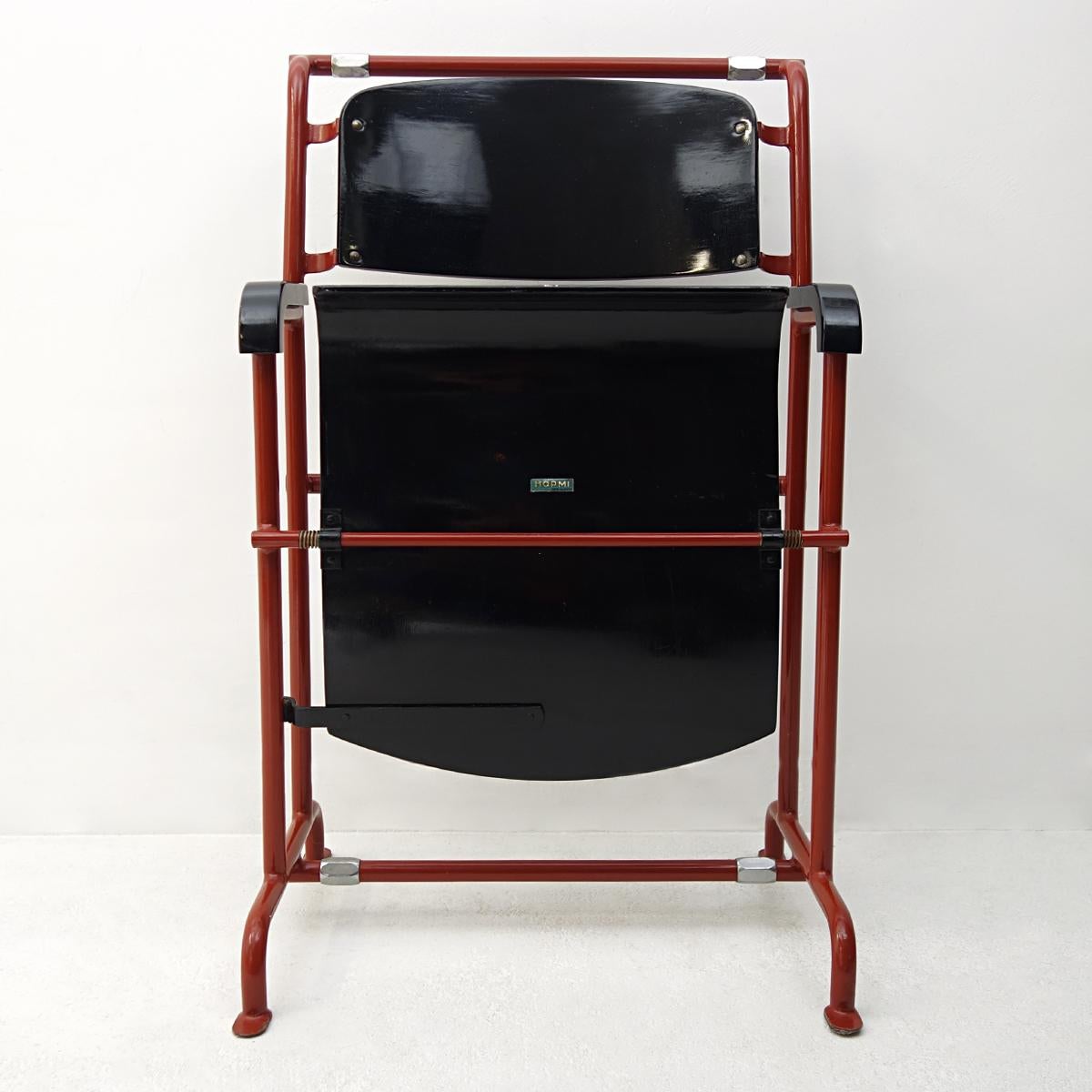 Mid-20th Century Modernist Folding Chair by Gerrit Rietveld for Hopmi in Red Metal and Black Wood