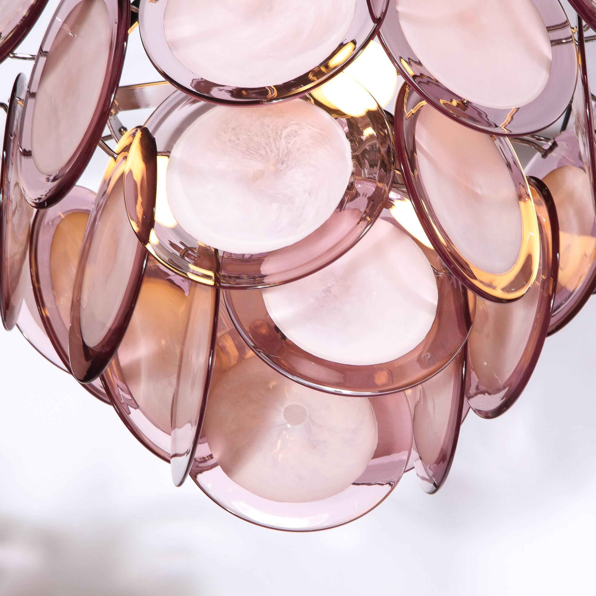 Modernistischer vierstufiger Amethyst-Kronleuchter aus mundgeblasenem Muranoglas mit Chrombeschlägen (Italienisch) im Angebot