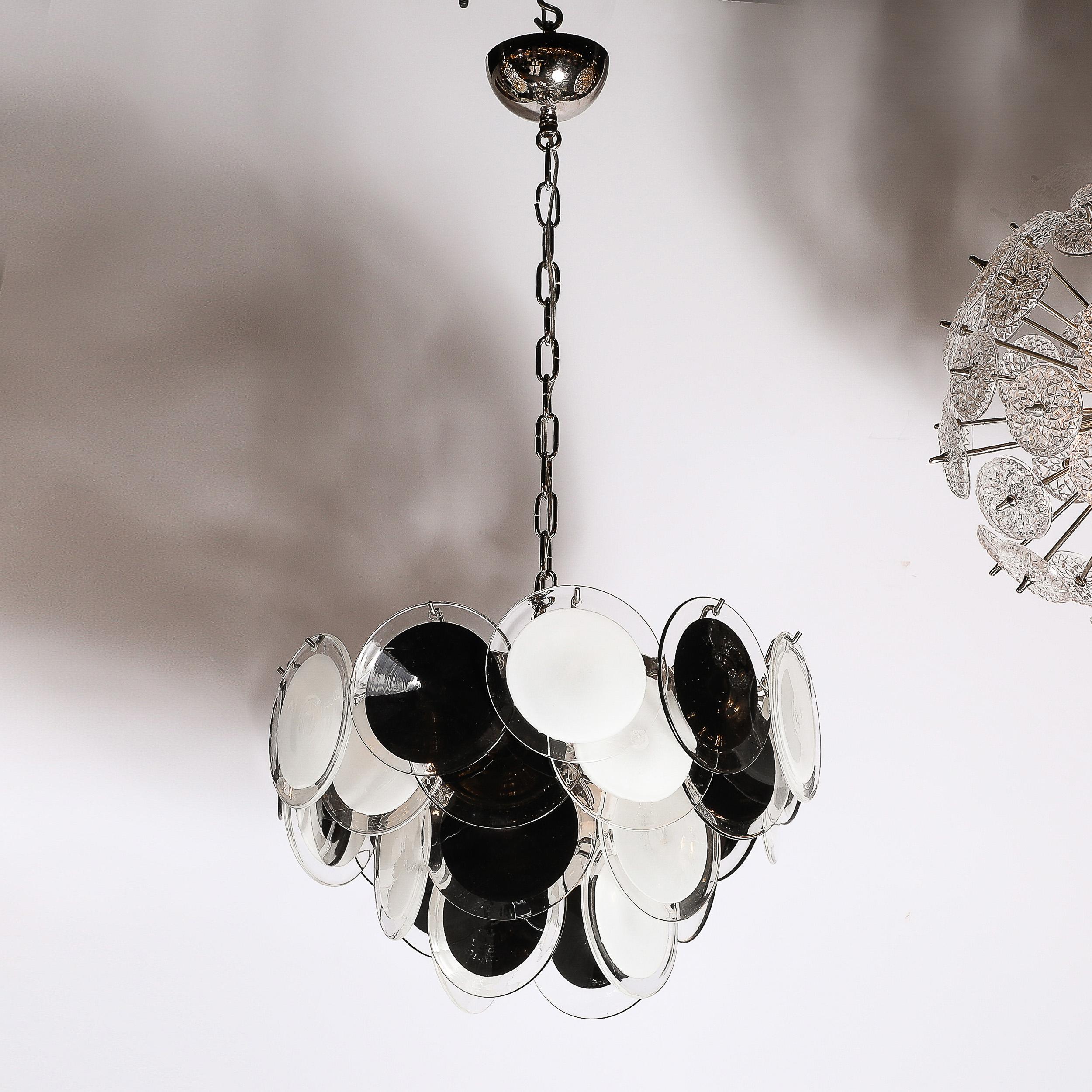 Moderno Lampadario modernista a disco di Murano soffiato a mano a quattro livelli in bianco e nero in vendita