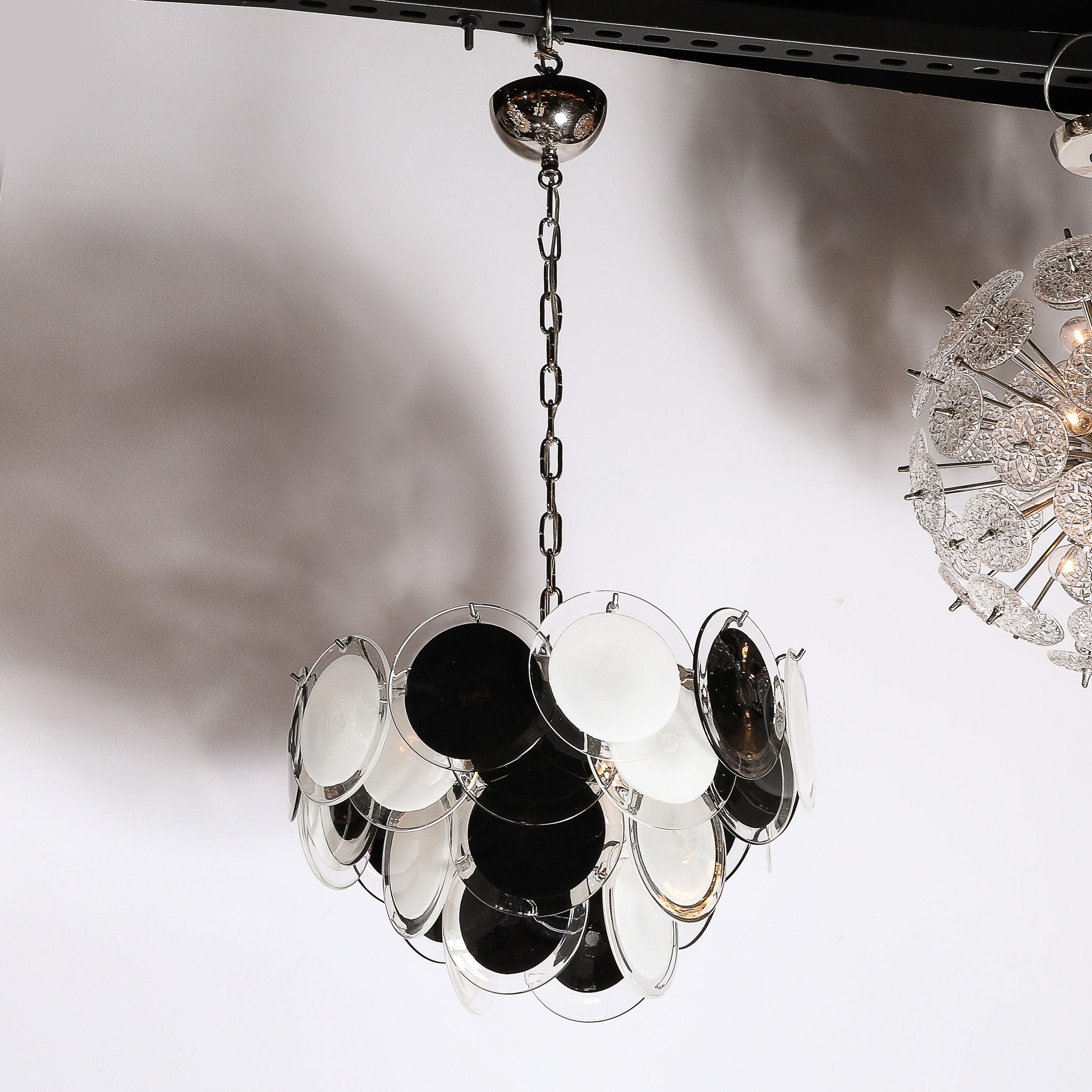 Lampadario modernista a disco di Murano soffiato a mano a quattro livelli in bianco e nero In condizioni Nuovo in vendita a New York, NY
