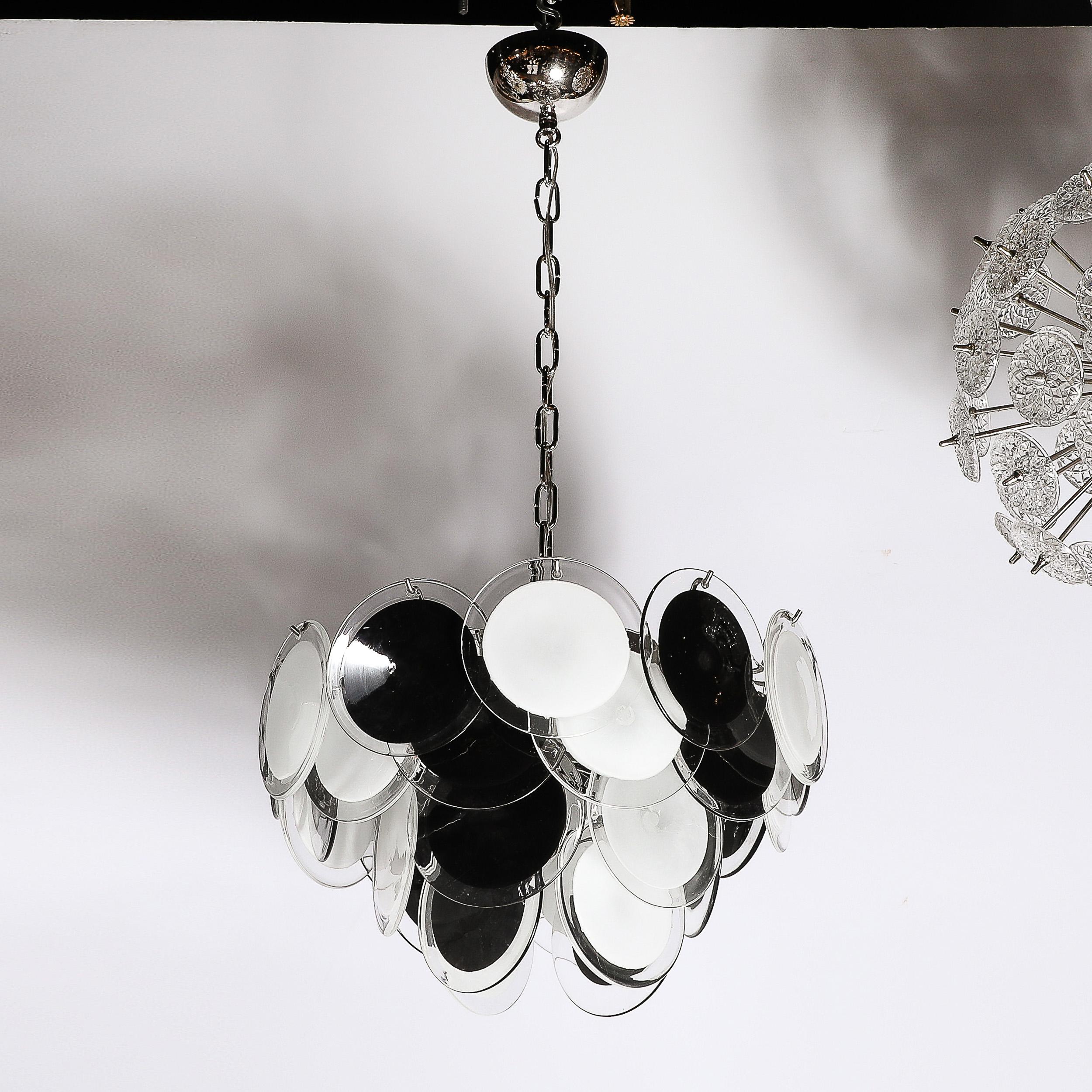Lampadario modernista a disco di Murano soffiato a mano a quattro livelli in bianco e nero in vendita 1