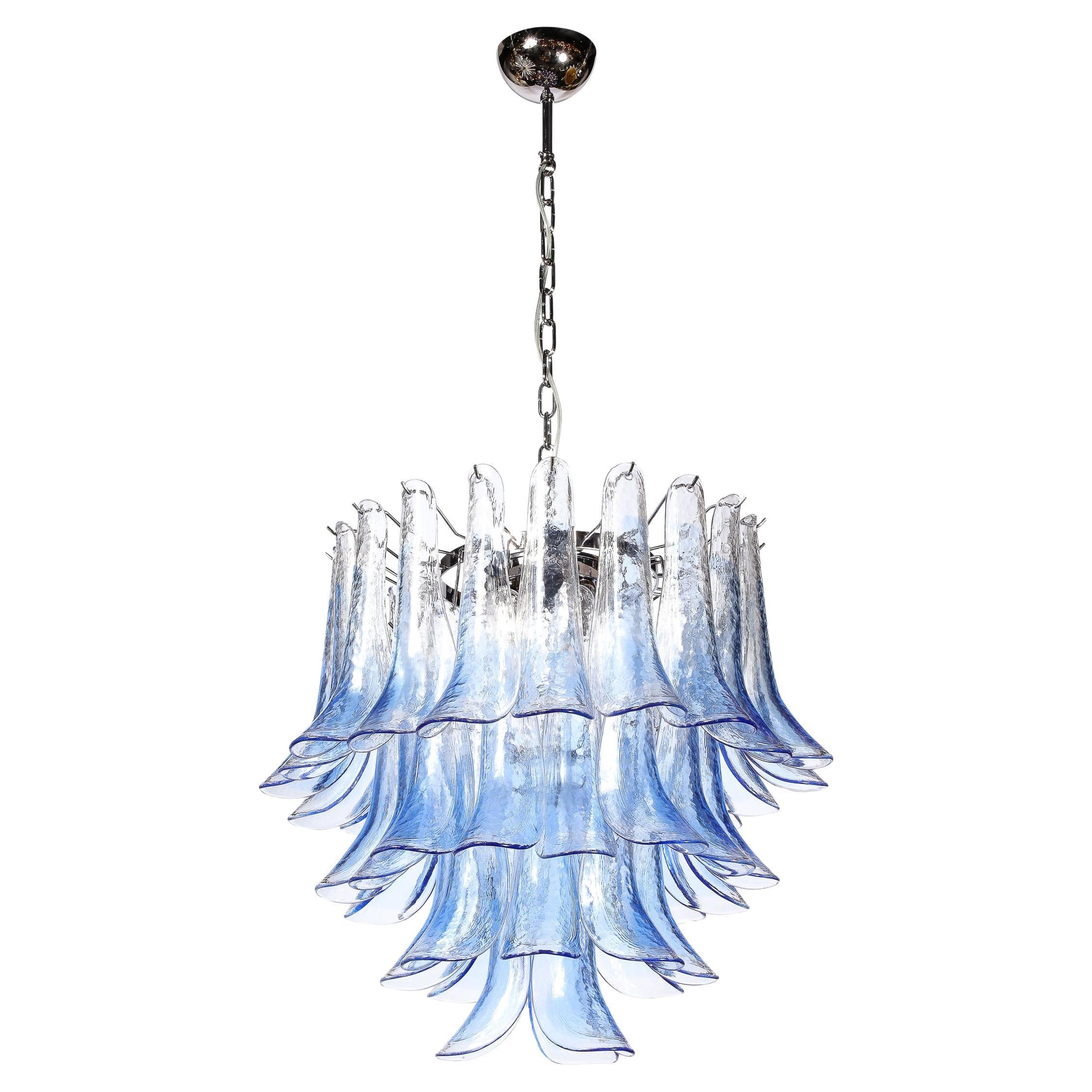 Lustre moderniste à quatre niveaux en forme de plumes en verre de Murano bleu translucide soufflé à la main