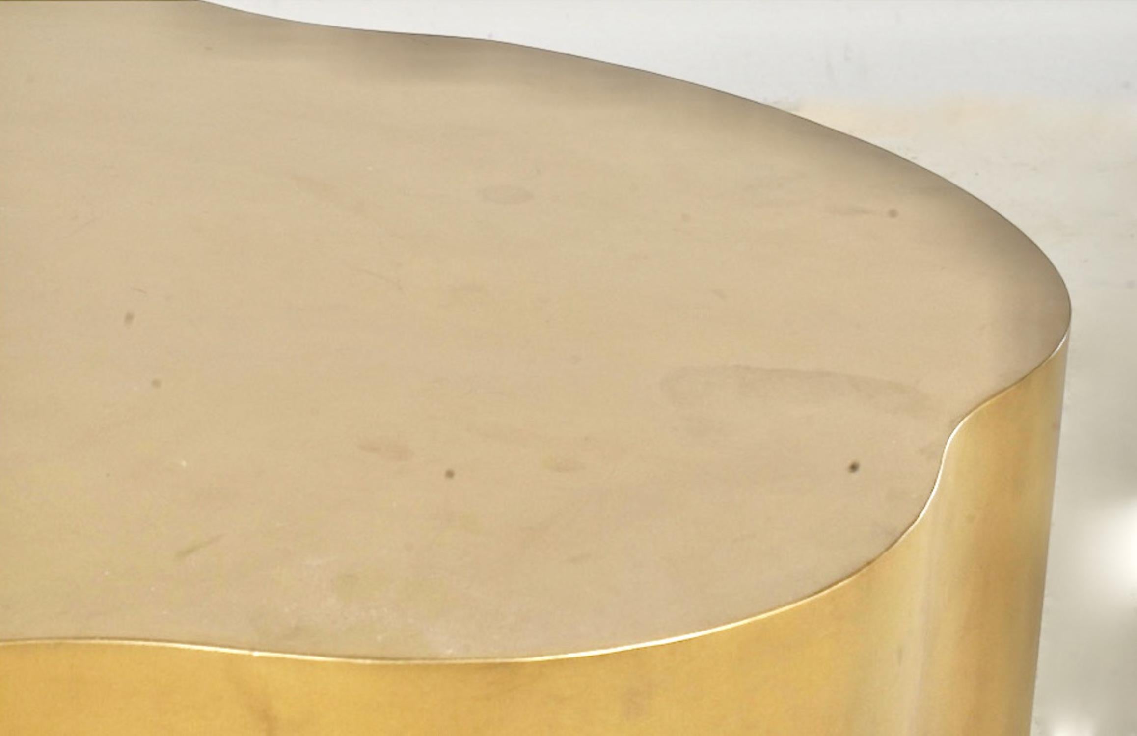 Table basse moderniste en laiton de forme libre, style Karl Springer Bon état - En vente à Pasadena, CA