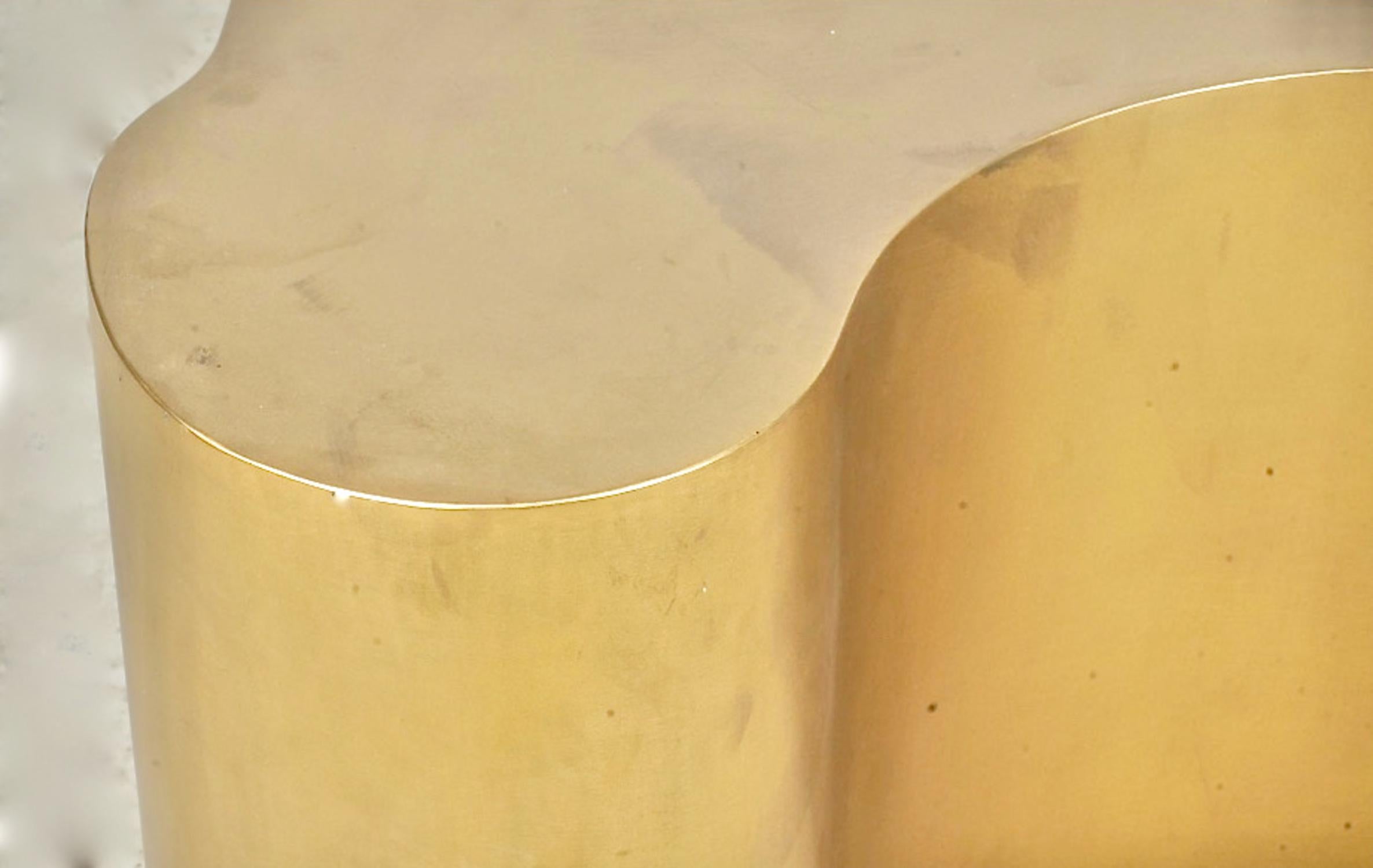 Fin du 20e siècle Table basse moderniste en laiton de forme libre, style Karl Springer en vente