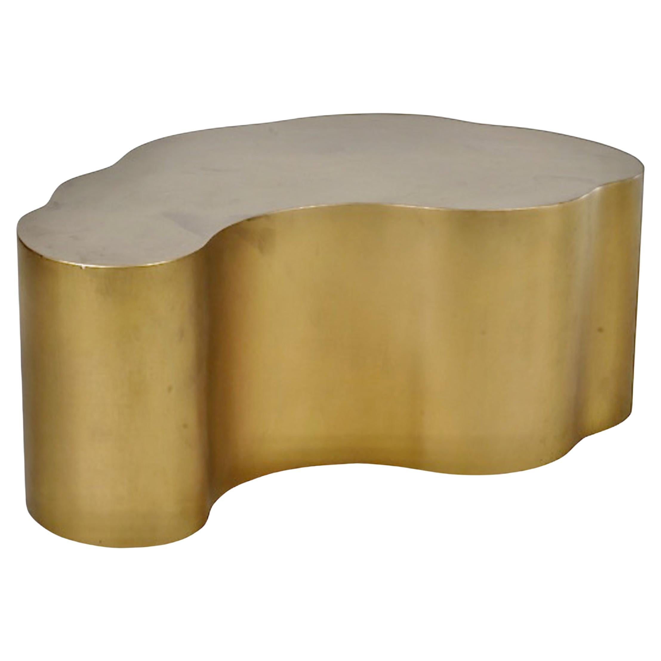 Table basse moderniste en laiton de forme libre, style Karl Springer