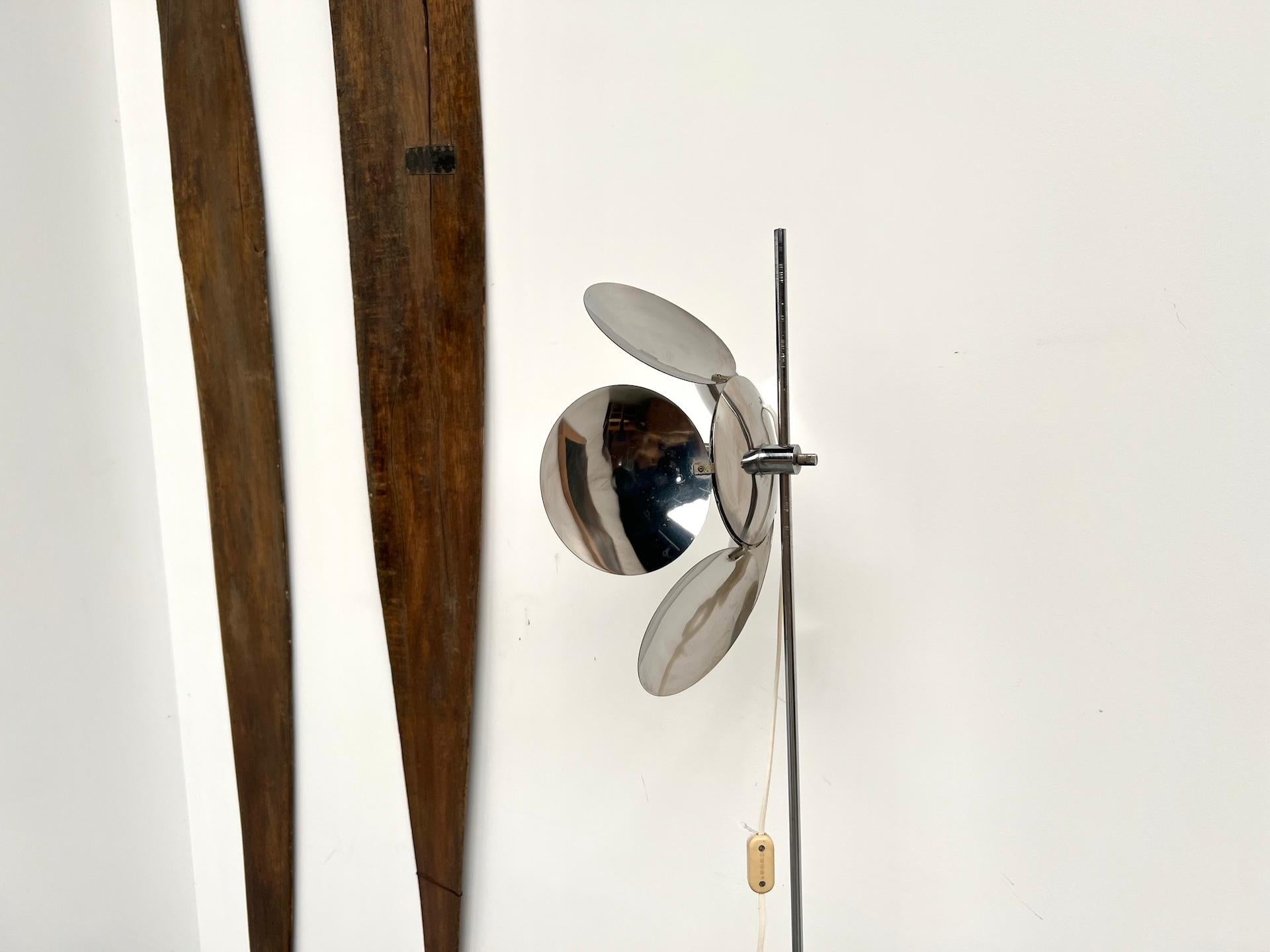 Modernist french chrome flower-shaped floor lamp, circa 1970 For Sale 6