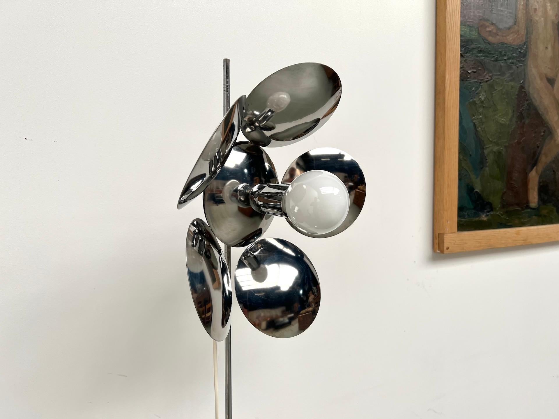 Mid-Century Modern Modernist french chrome flower-shaped floor lamp, circa 1970 For Sale