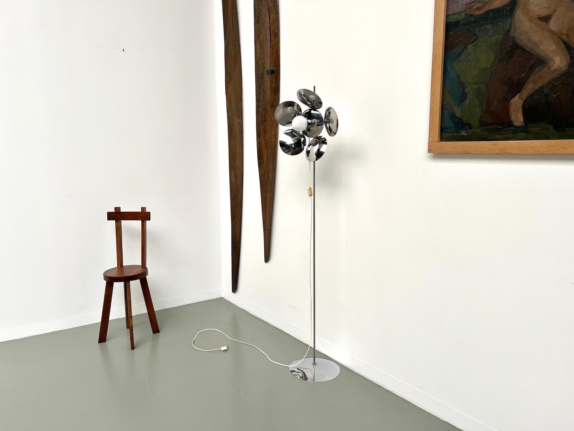 Steel Modernist french chrome flower-shaped floor lamp, circa 1970 For Sale