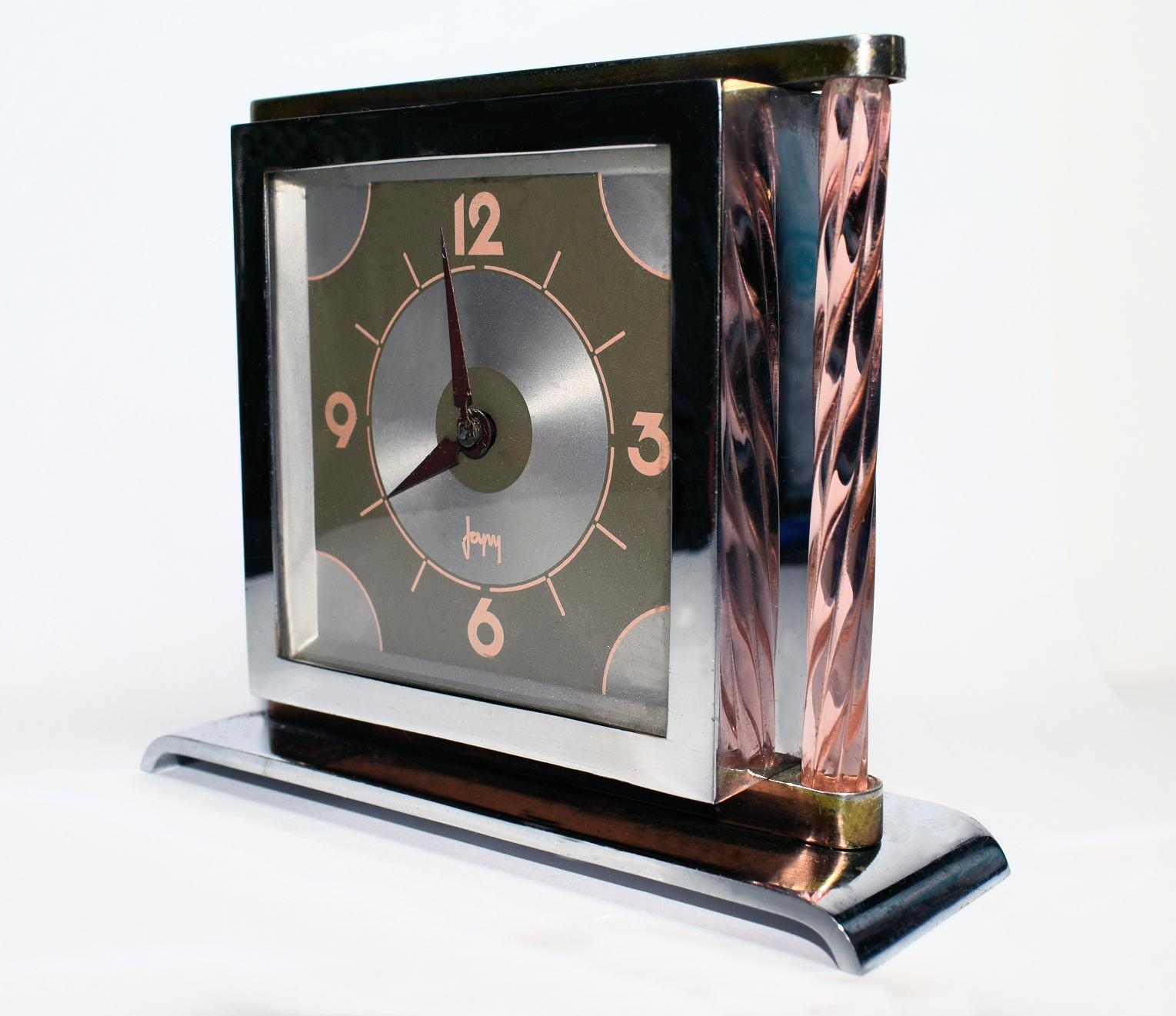 Französische Art-Déco-Uhr aus Glas und Chrom im modernistischen Stil (Art déco) im Angebot