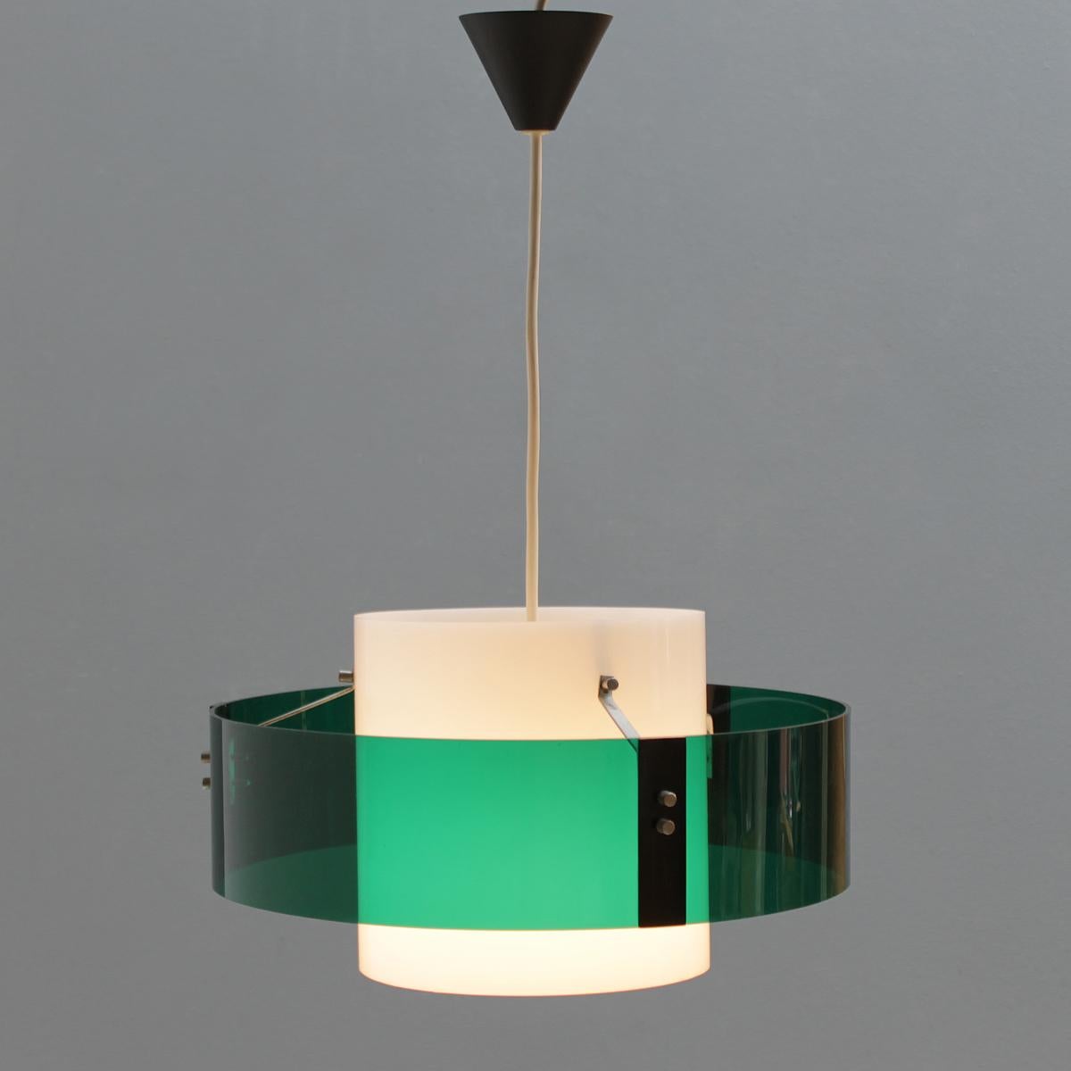 Rare modernist French pendant light. Green and white acrylic.
Dimensions: Diameter 13.8 inches (35 cm), Height 7.9 in. (20 cm), from ceiling till drop about 23.6 inches (60 cm).
One bulb E27/E26 of max 60 watt, the electricity is used but in a