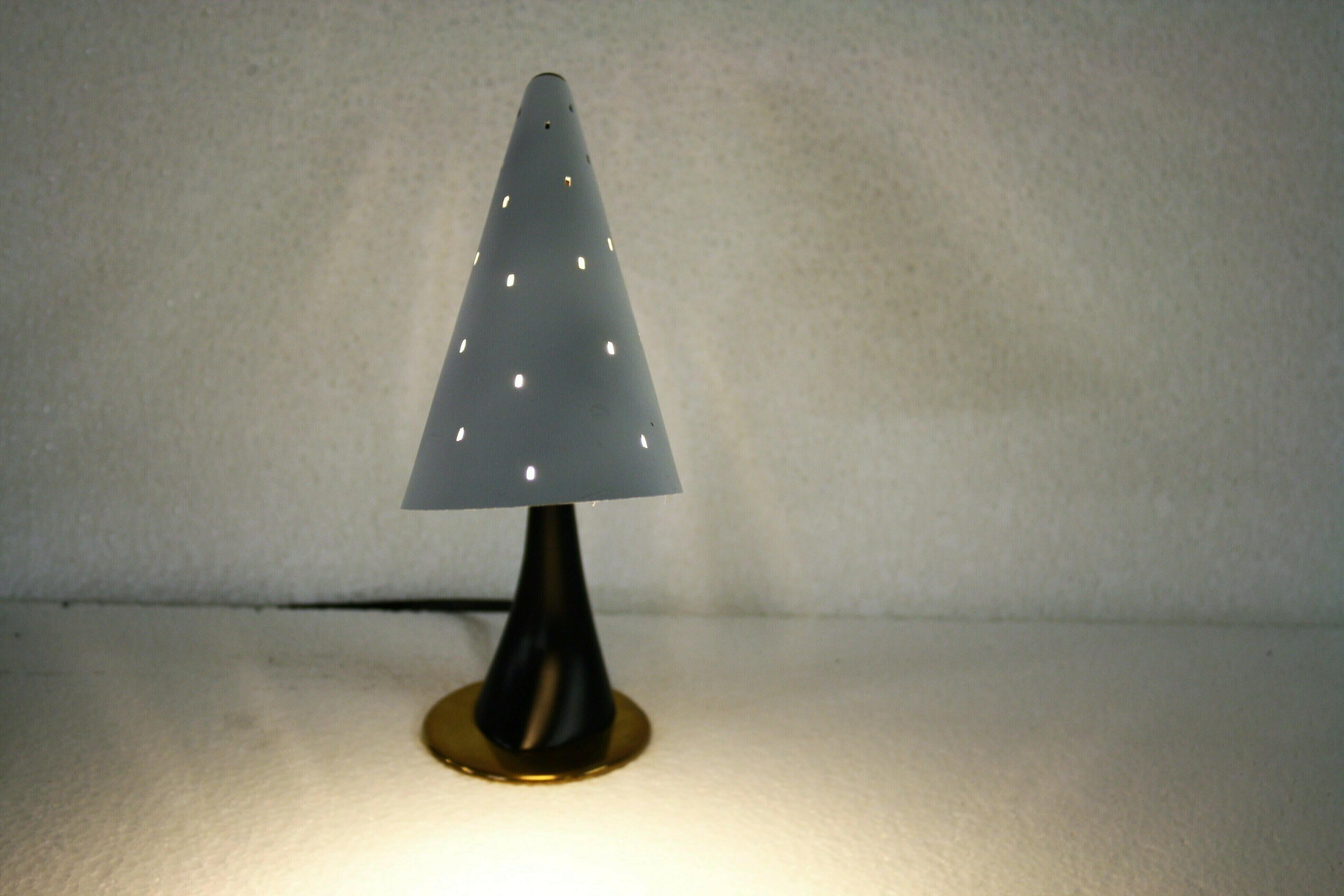 Métal Lampe de table moderniste française 1950 en vente