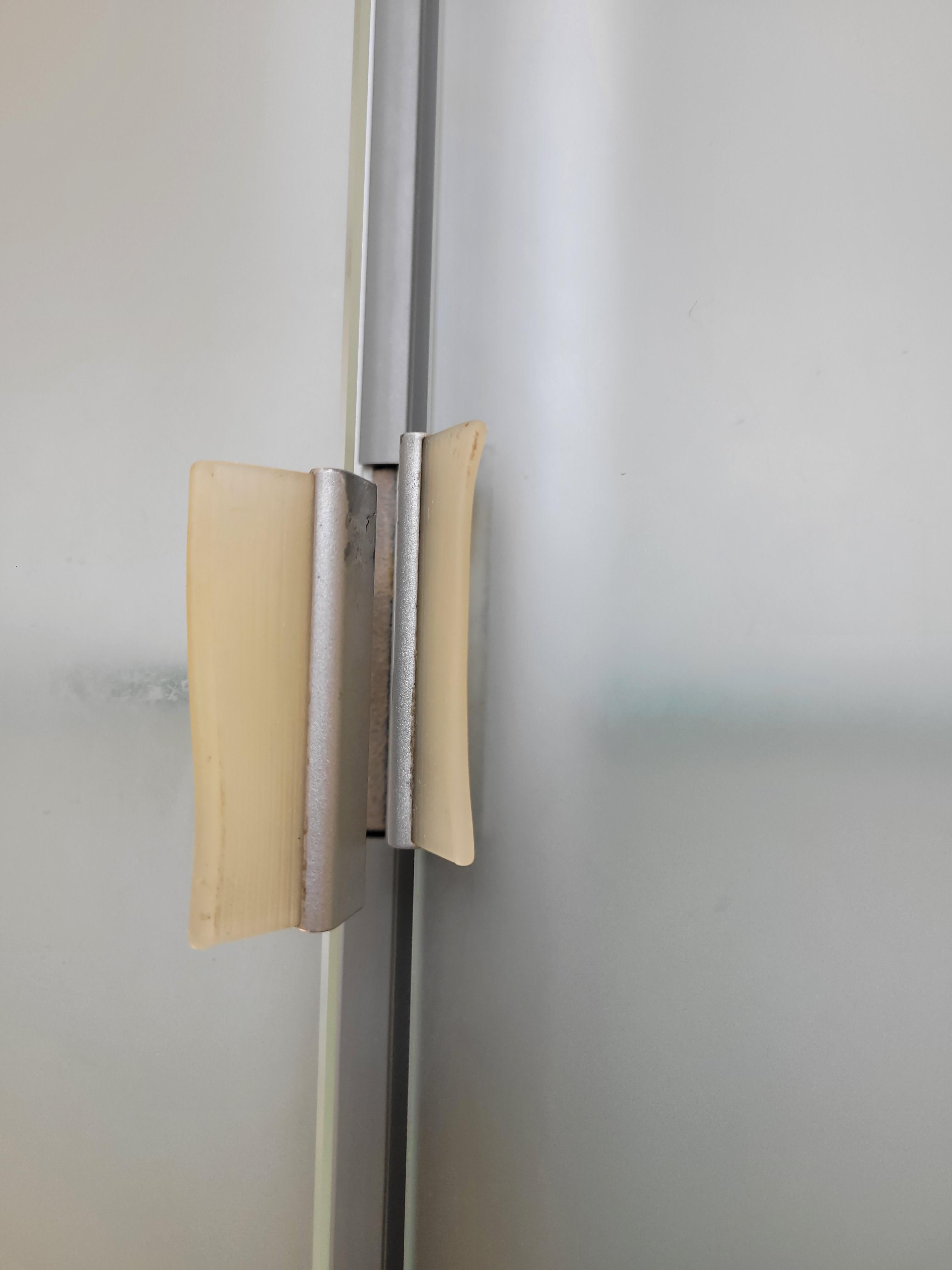 Unidad de almacenaje modernista de vidrio esmerilado y aluminio by interlübke, Alemania en venta 6