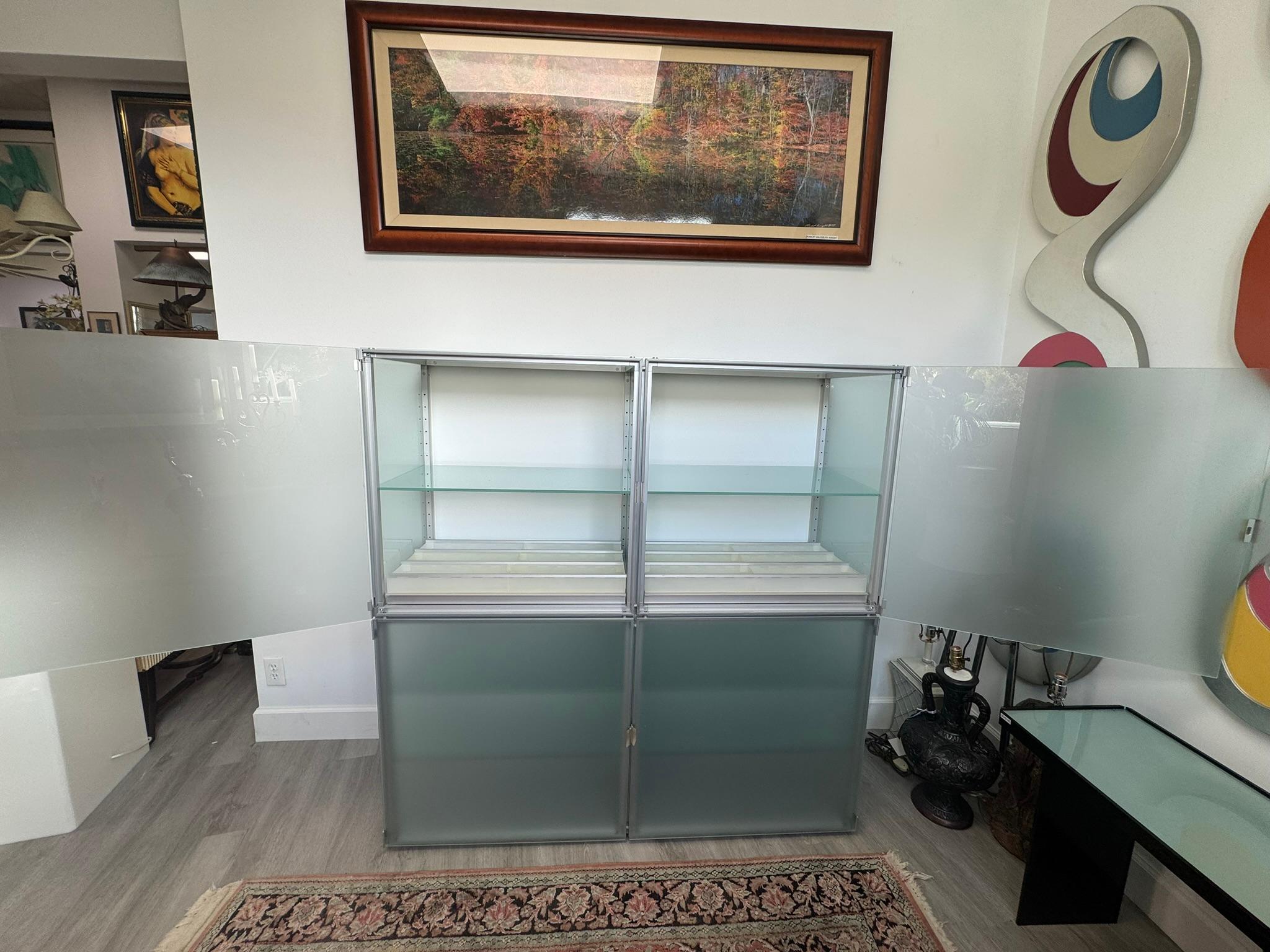 Unidad de almacenaje modernista de vidrio esmerilado y aluminio by interlübke, Alemania Aluminio en venta