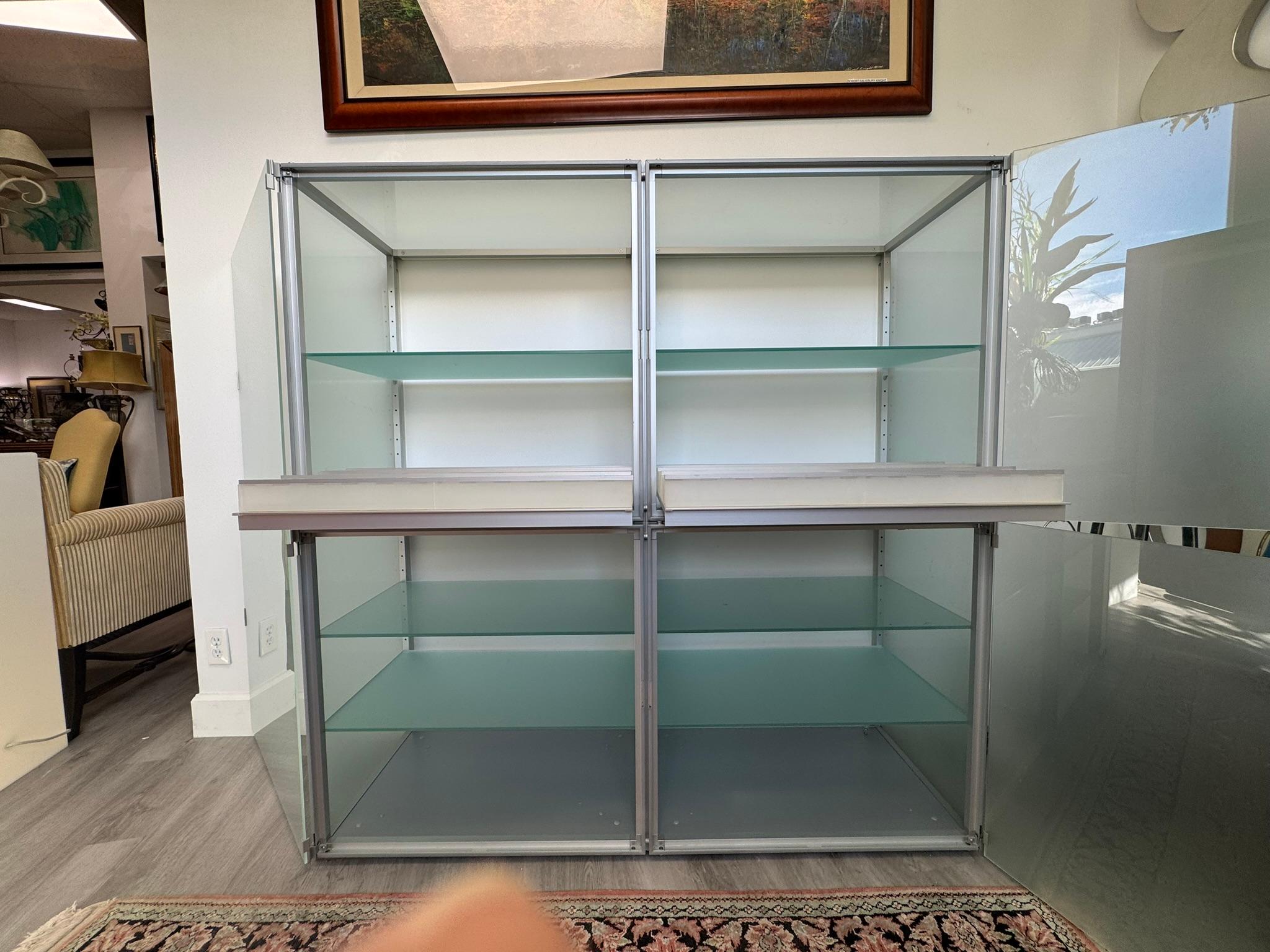 Unidad de almacenaje modernista de vidrio esmerilado y aluminio by interlübke, Alemania en venta 2