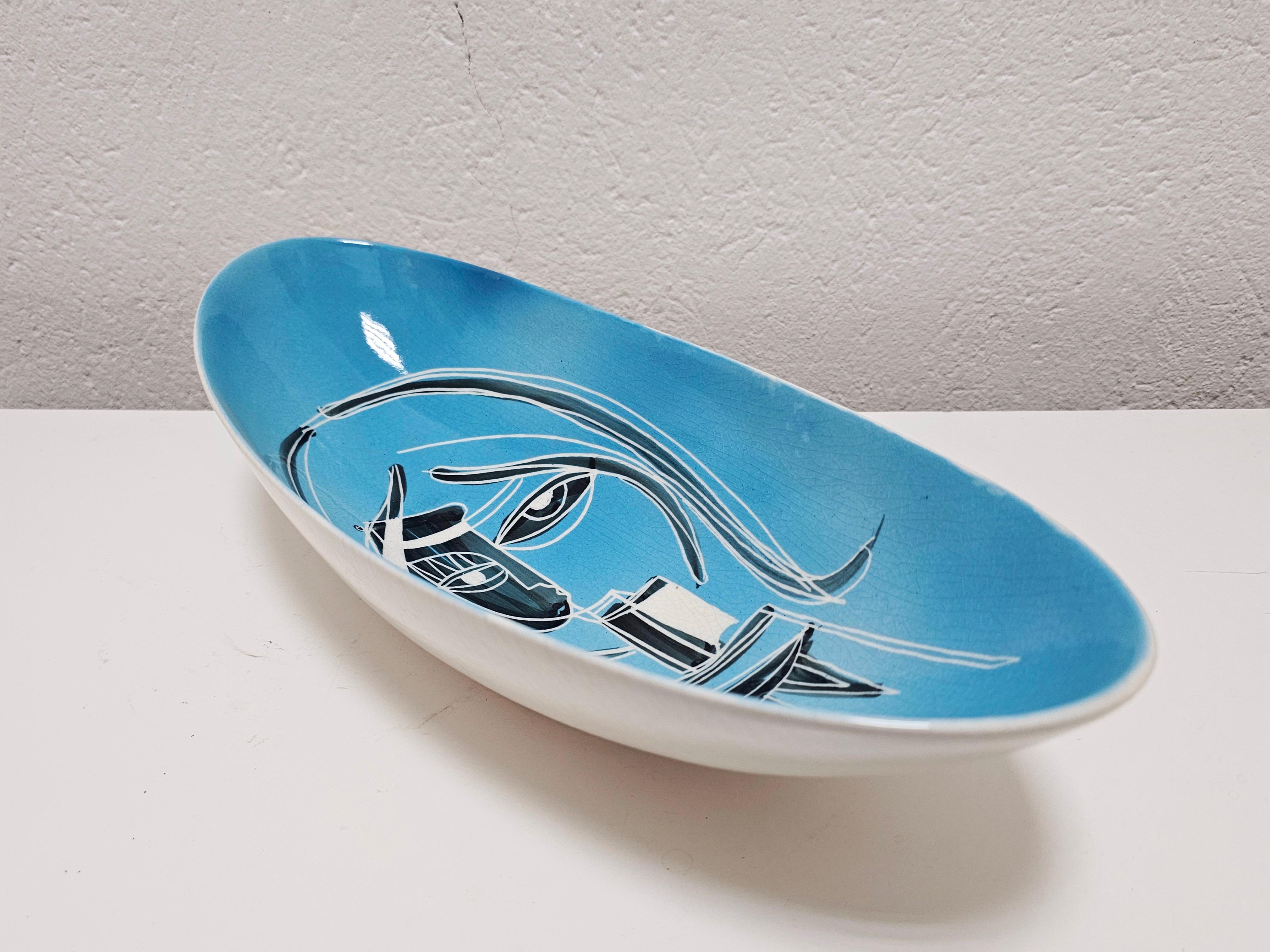 This outstanding fruit bowl was made in Yugoslavia in 1970s, by Jugokeramika, the largest and most prominent ceramic factory in the region. The fruit bowl is done in modernist style and it features a print or illustration that was inspired by the