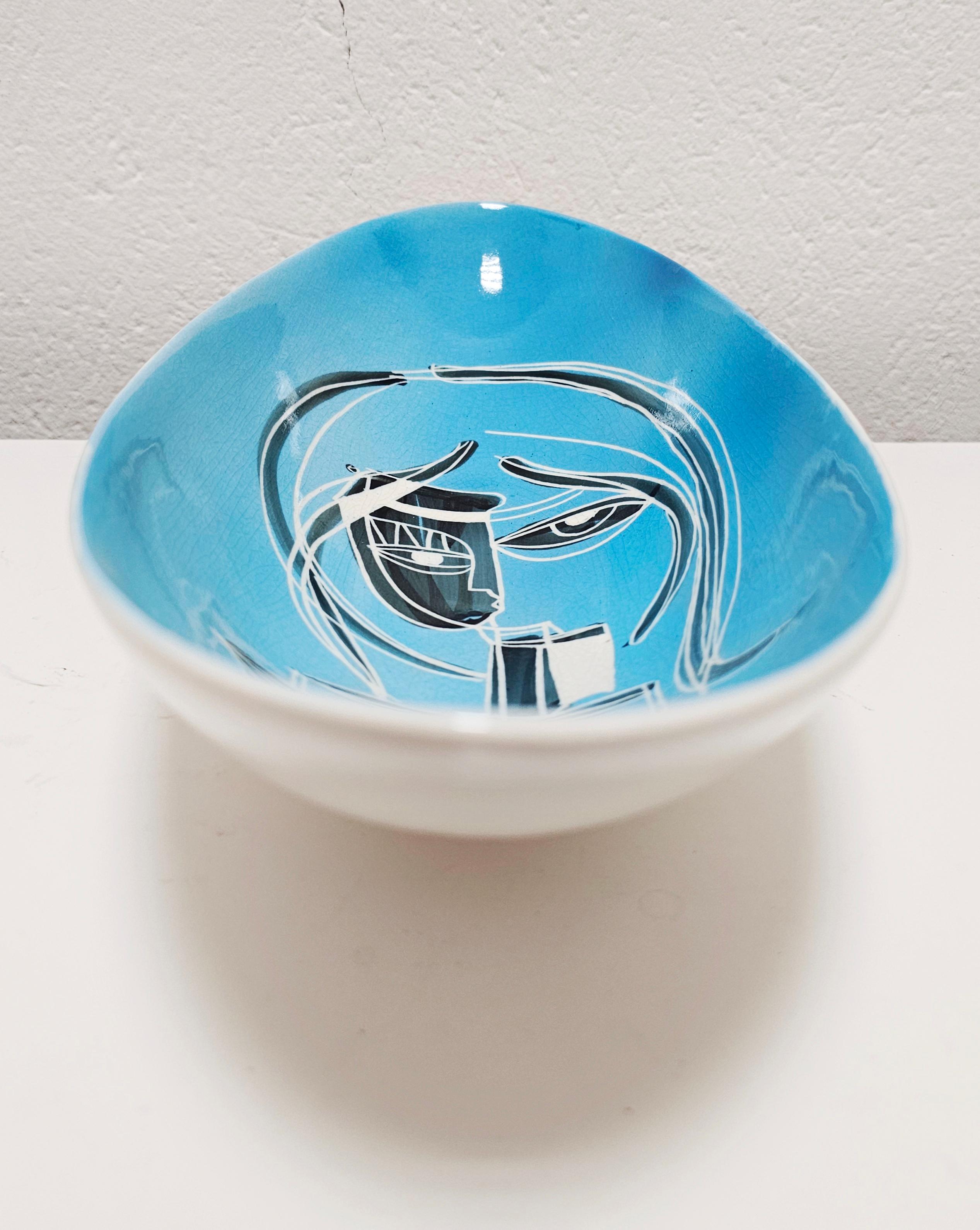 Modernist Fruit Bowl with Picasso inspired drawing, Yugoslavia 1970s For Sale 1