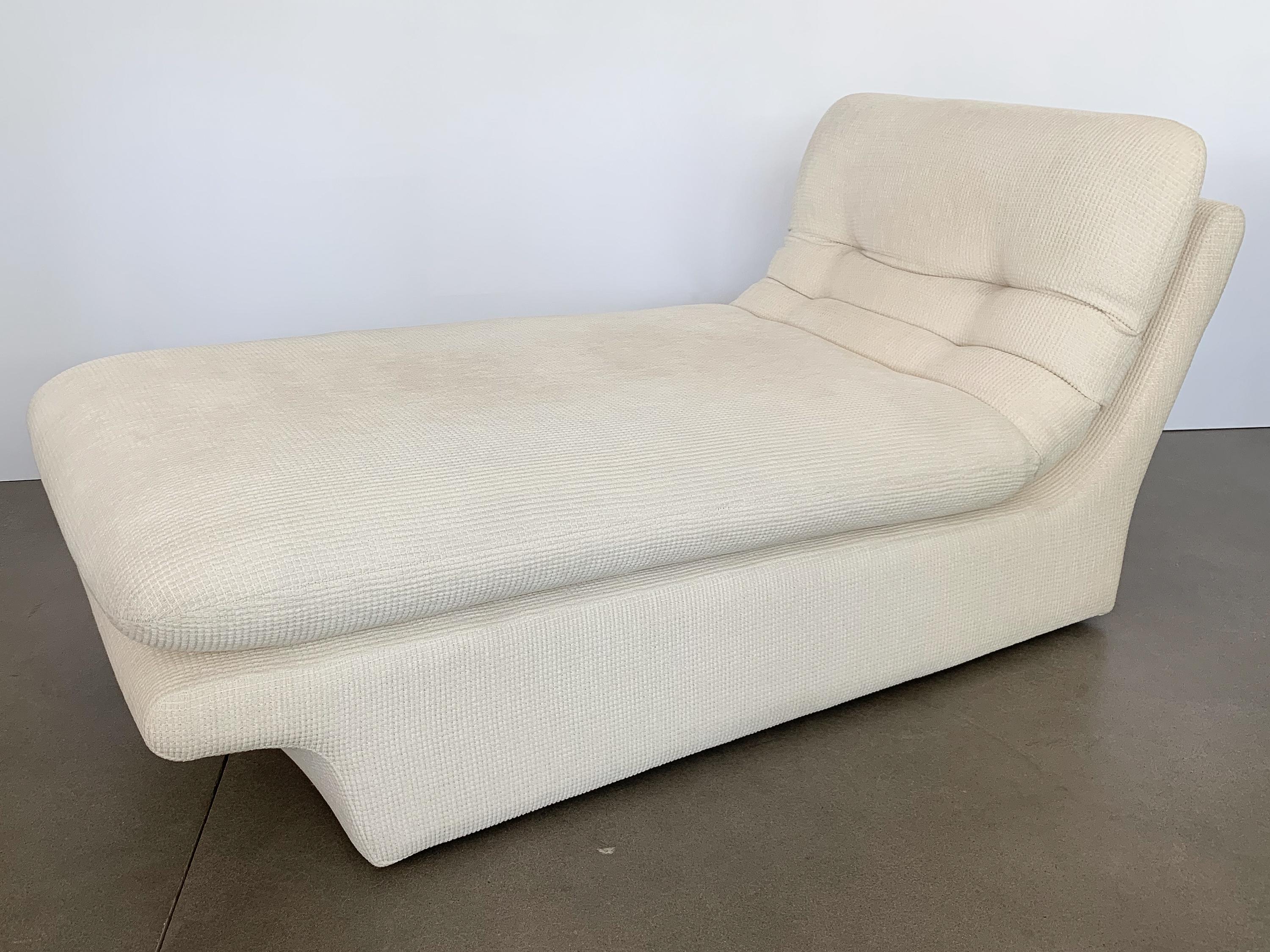 Modernist Fully Upholstered Chaise Lounge by Preview In Good Condition In Chicago, IL