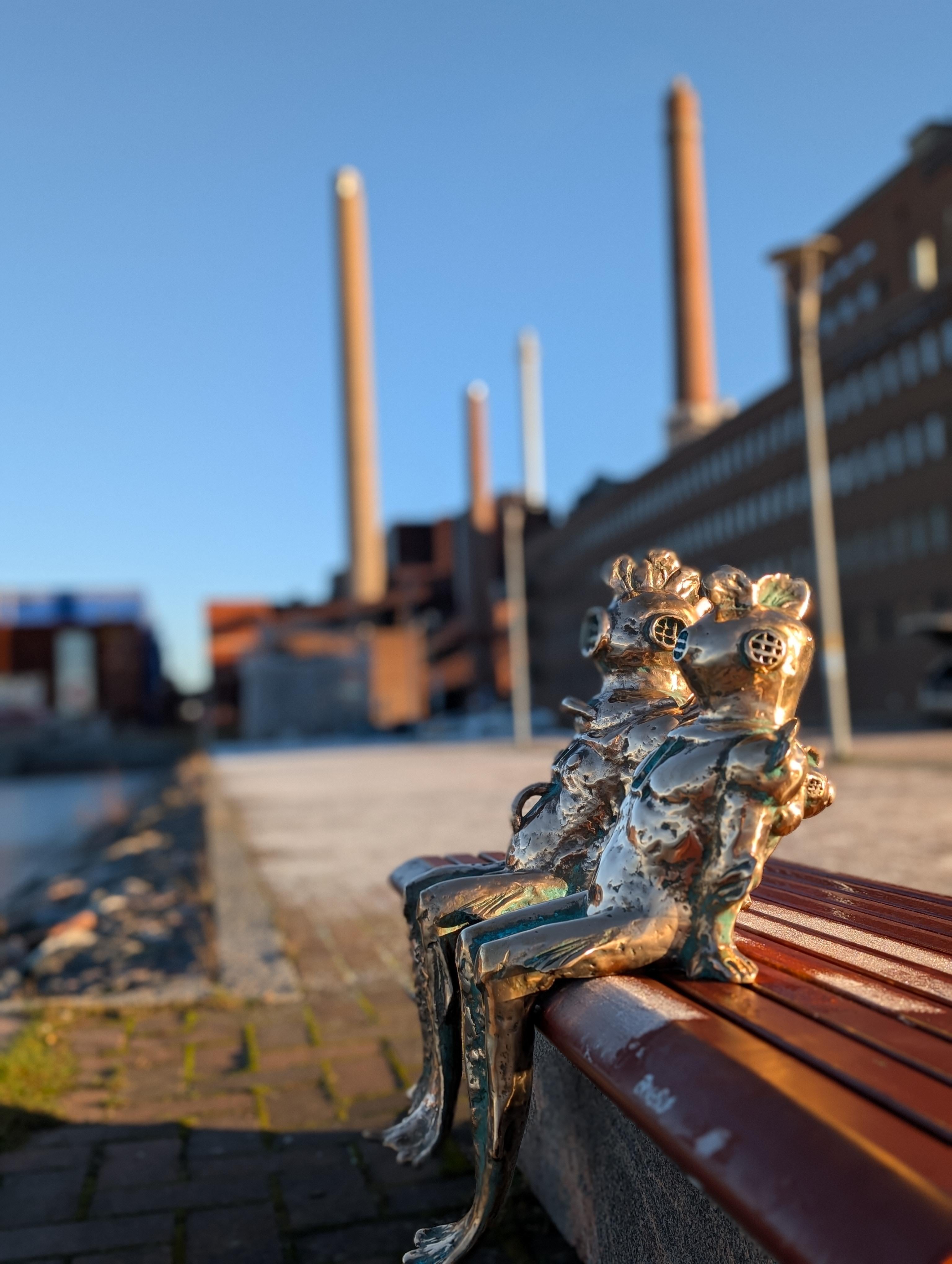 Modernist Futuristic Diver Brass Sculpture, First Born by Sakari Kannosto 2022 in vendita 5