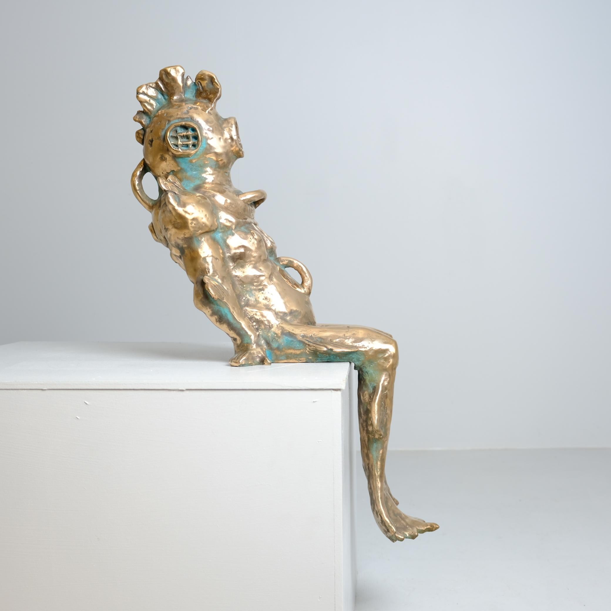 Moderno Modernist Futuristic Diver Brass Sculpture, First Born by Sakari Kannosto 2022 in vendita