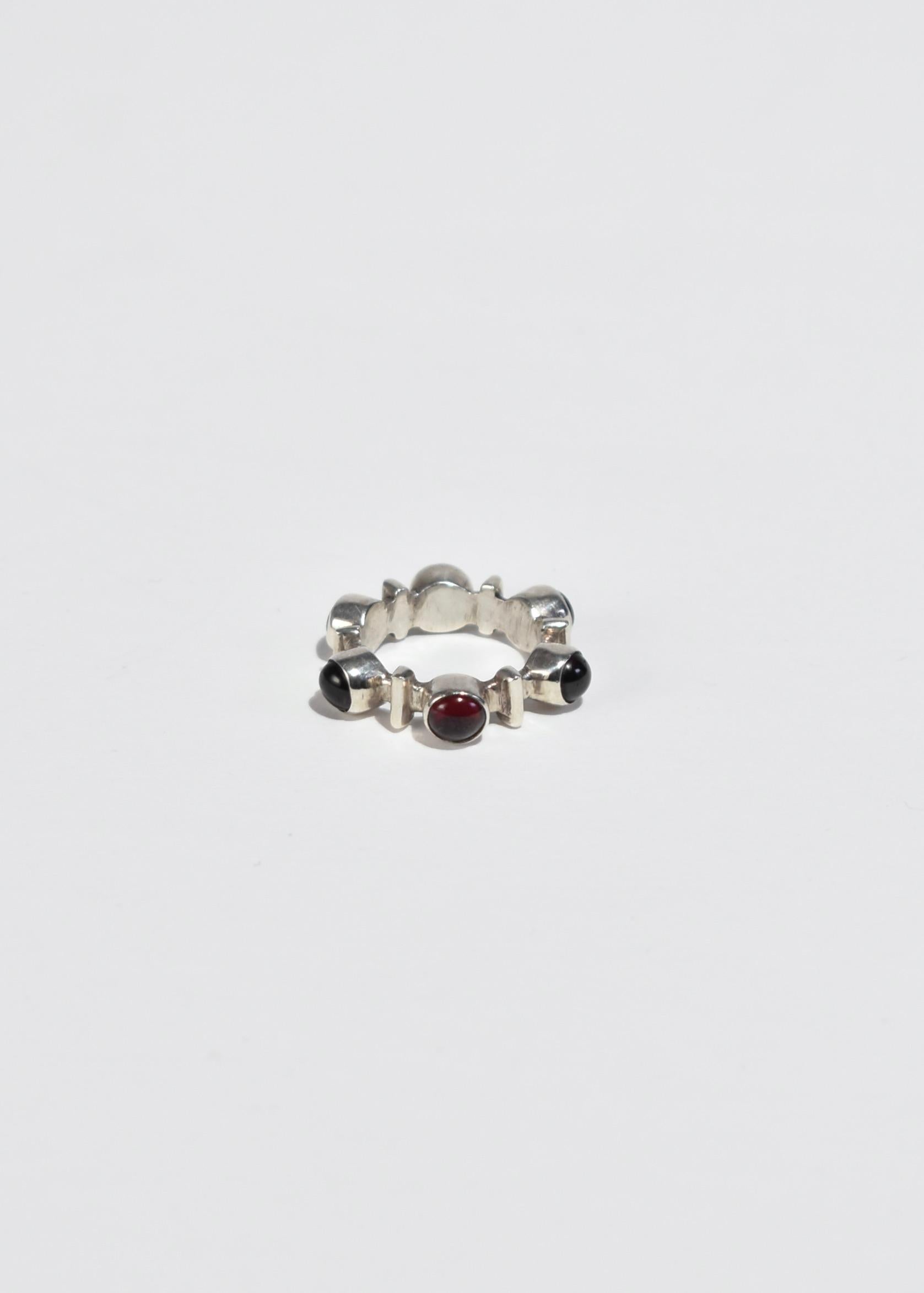 Stunning vintage modernist silver ring with round garnet stones.

Material: Sterling silver, garnet.

We recommend storing in a dry place and periodic polishing with a cloth.