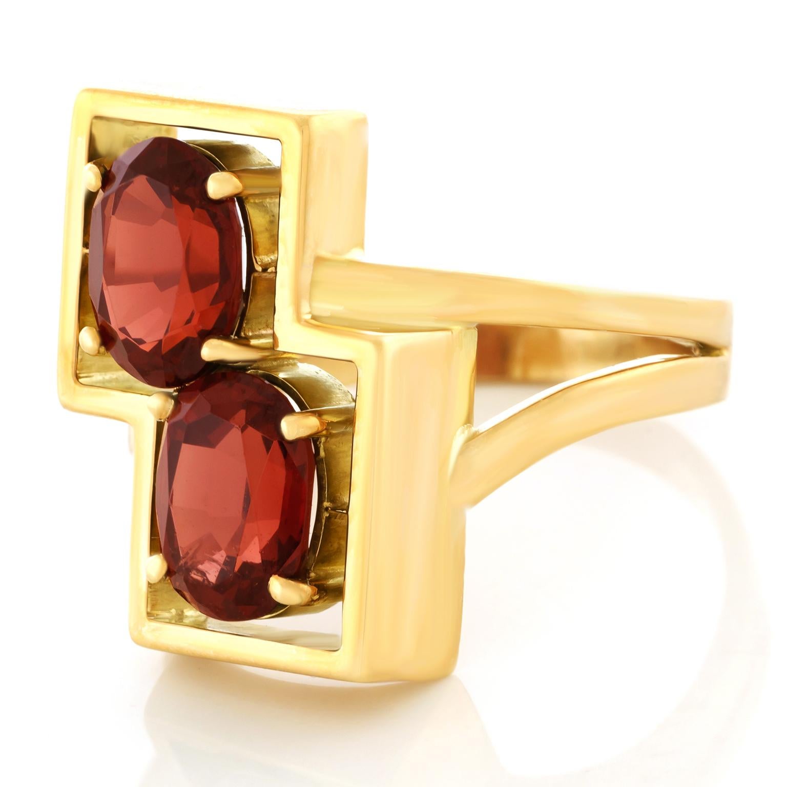 Modernist Garnet Set Gold Ring In Excellent Condition In Litchfield, CT