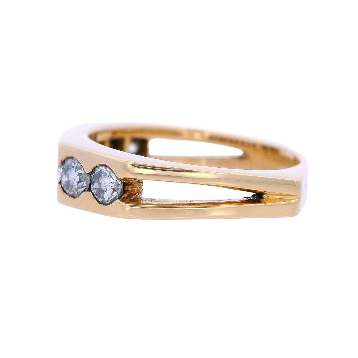 Bague moderniste géométrique en or jaune 18 carats avec diamants Excellent état - En vente à Aventura, FL