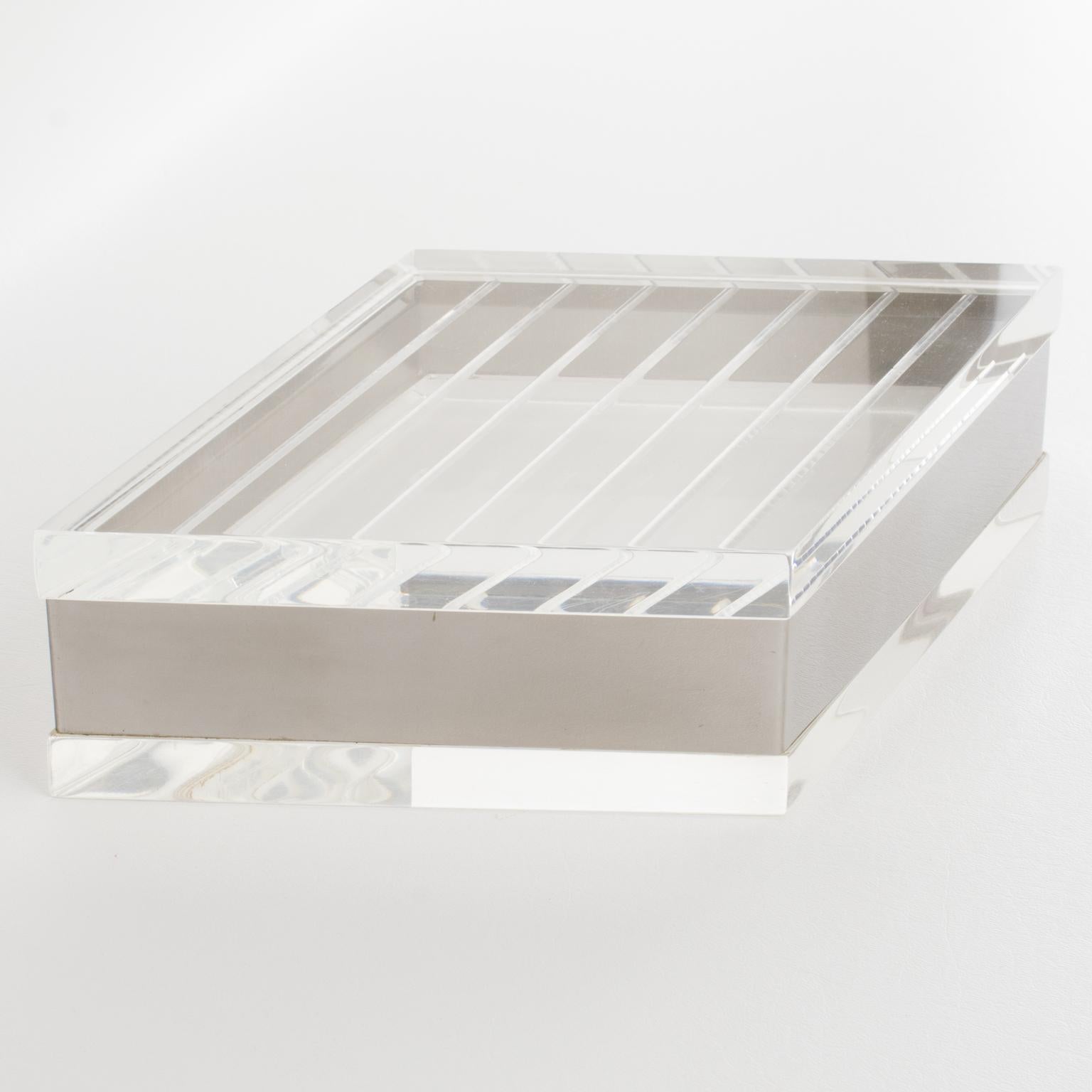 Caja decorativa modernista geométrica de lucita y cromo, Francia circa 1970 Moderno de mediados de siglo en venta